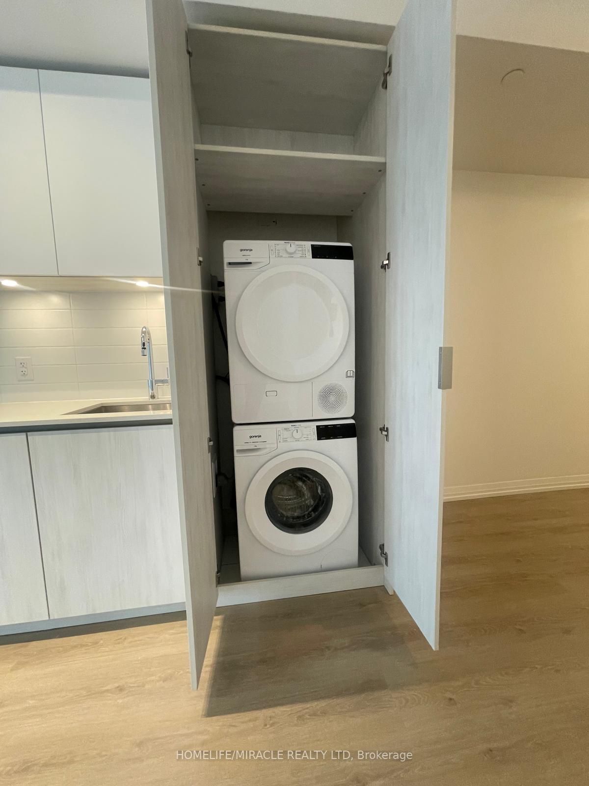 8 Widmer Street 1110