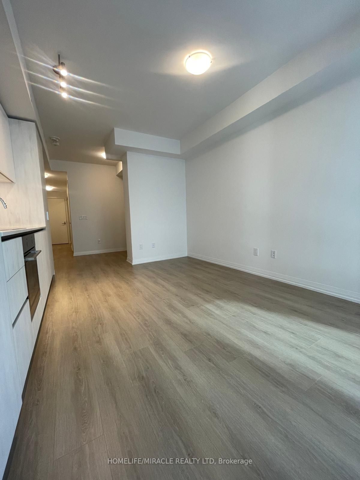 8 Widmer Street 1110