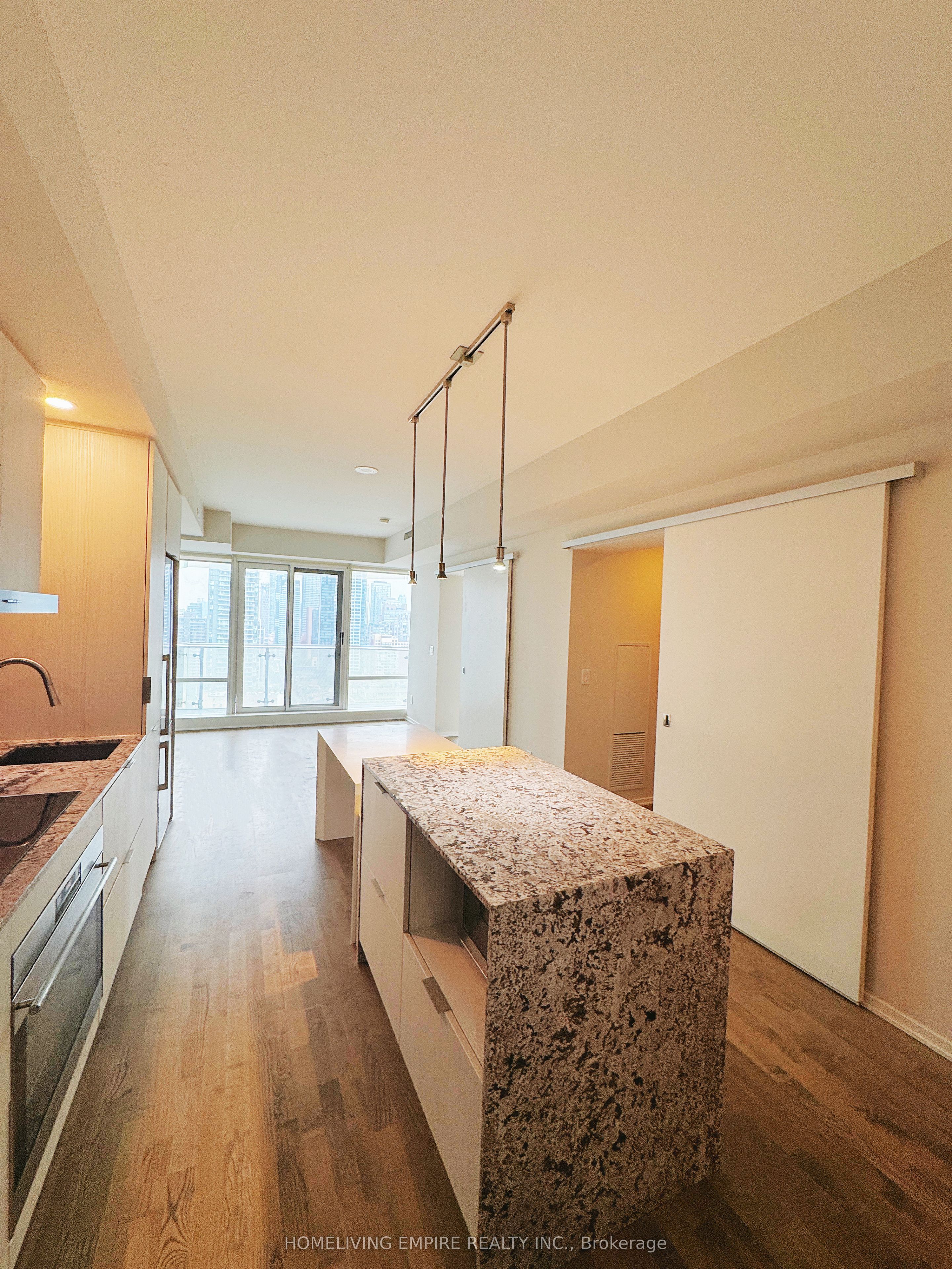 1 Bloor Street E 1606