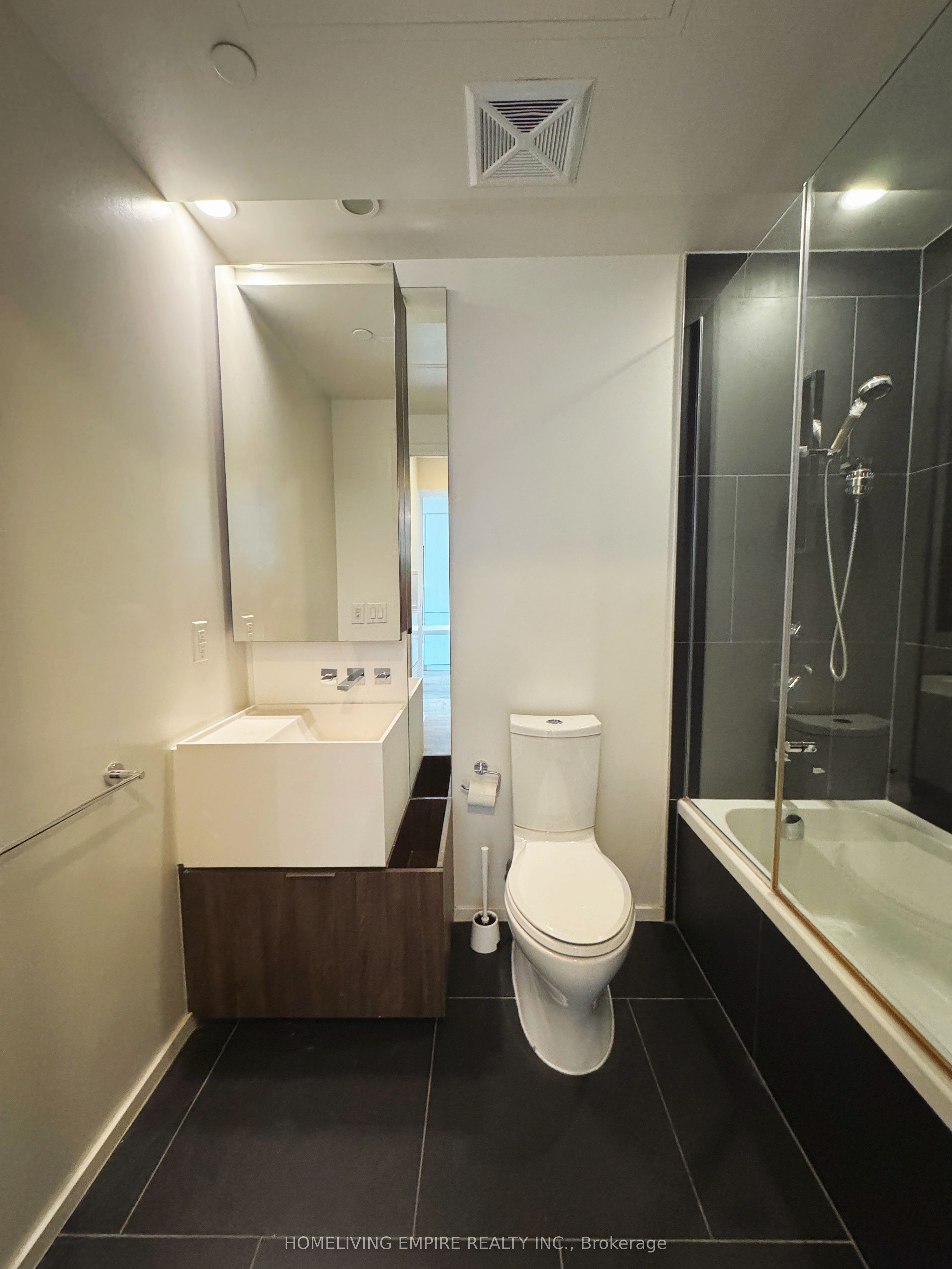 1 Bloor Street E 1606