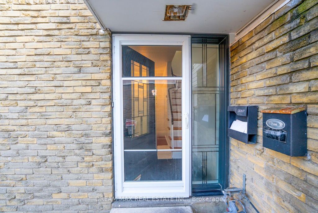 Photo of 28 Gailwood Court, Brampton, ON L6S 2E2 (MLS # W12821544)