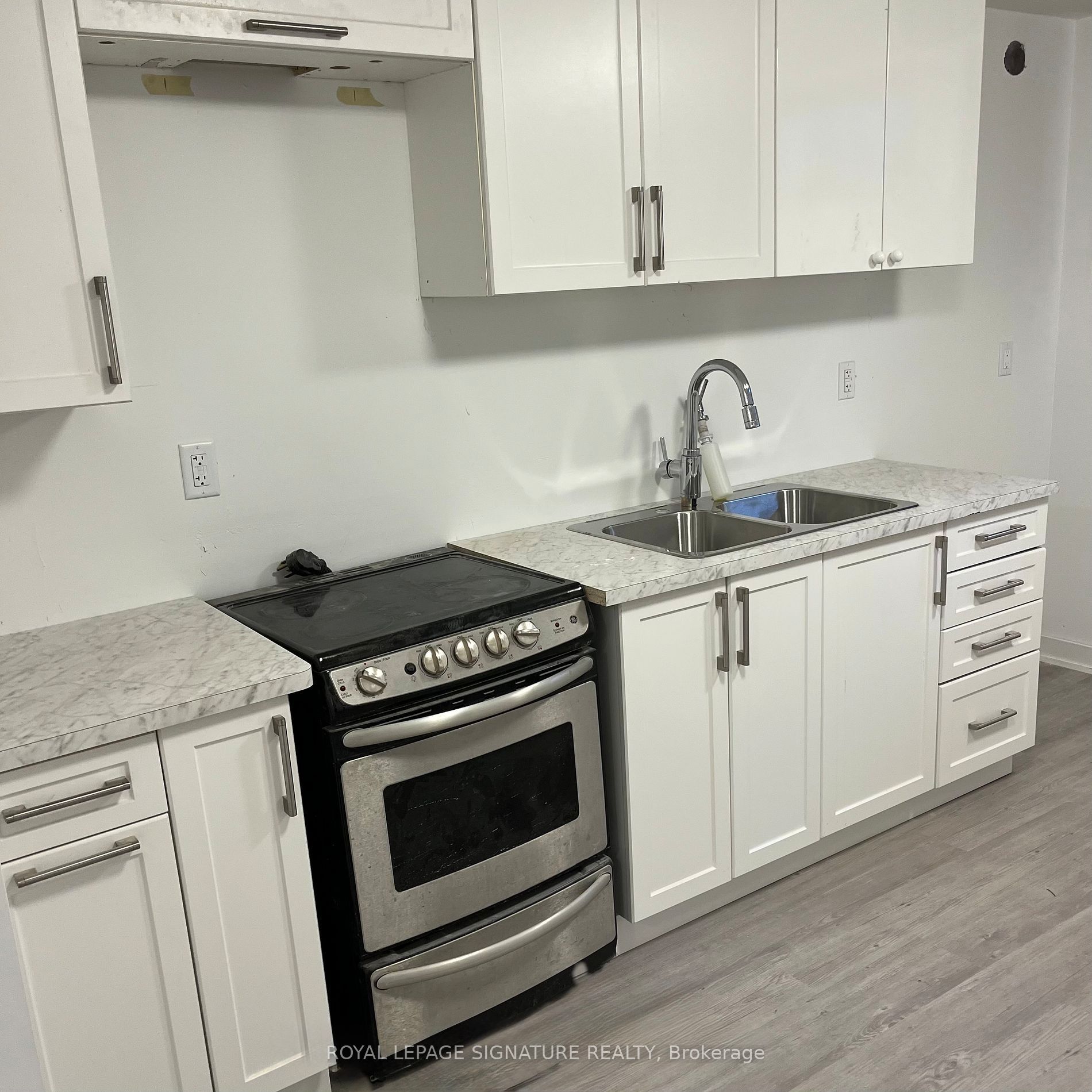 38 Burnhamthorpe Road W Lower
