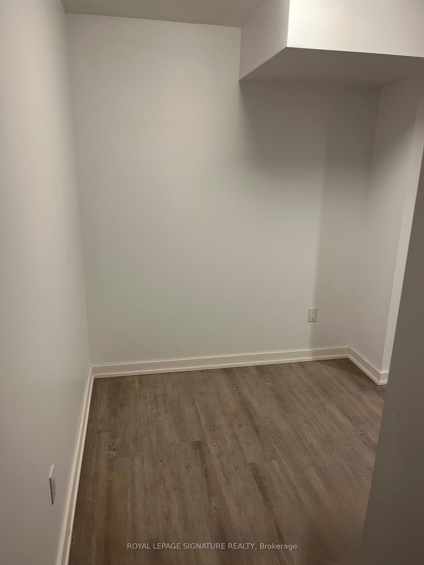 38 Burnhamthorpe Road W Lower