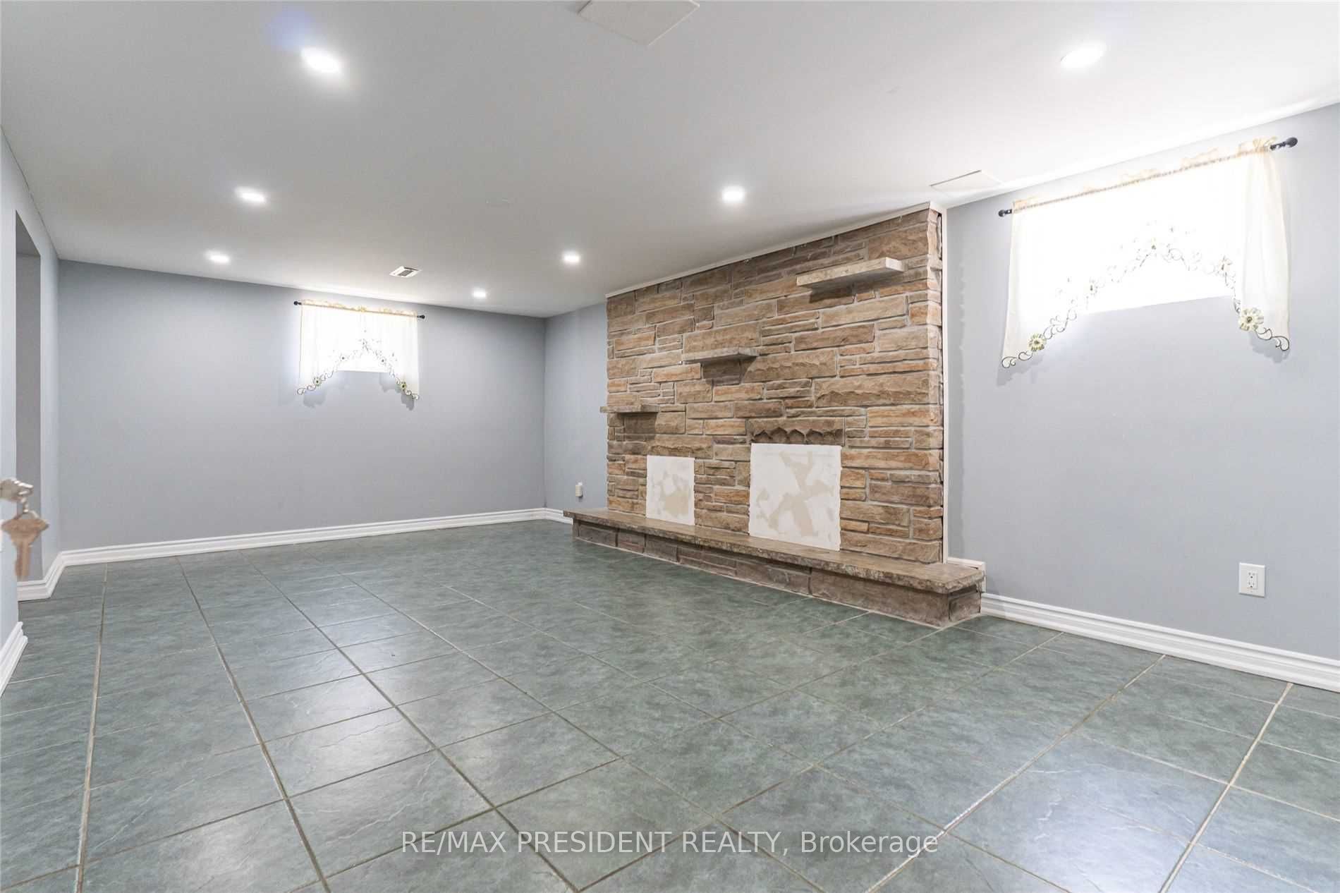17 Manitou Crescent Basement