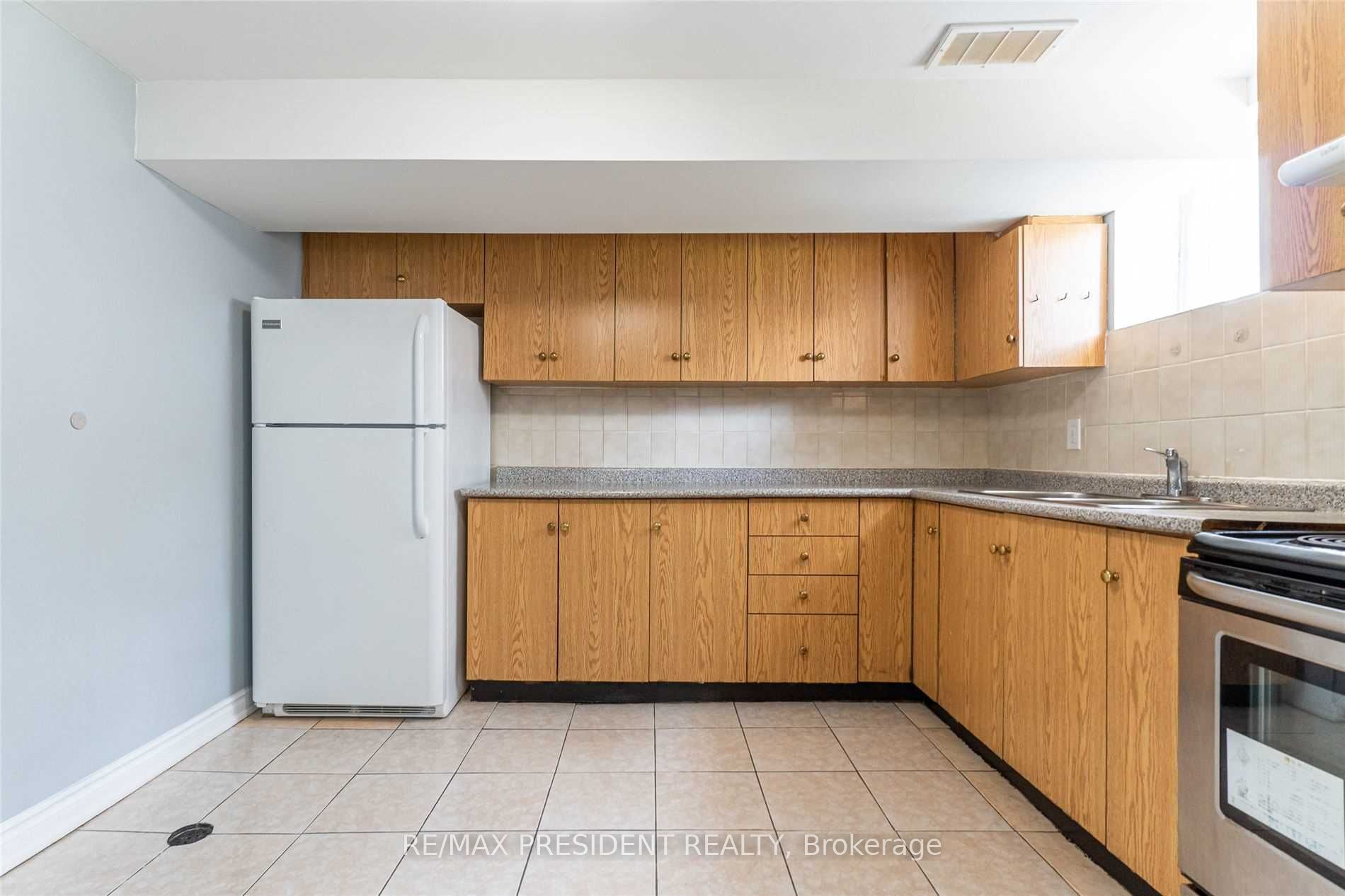 17 Manitou Crescent Basement