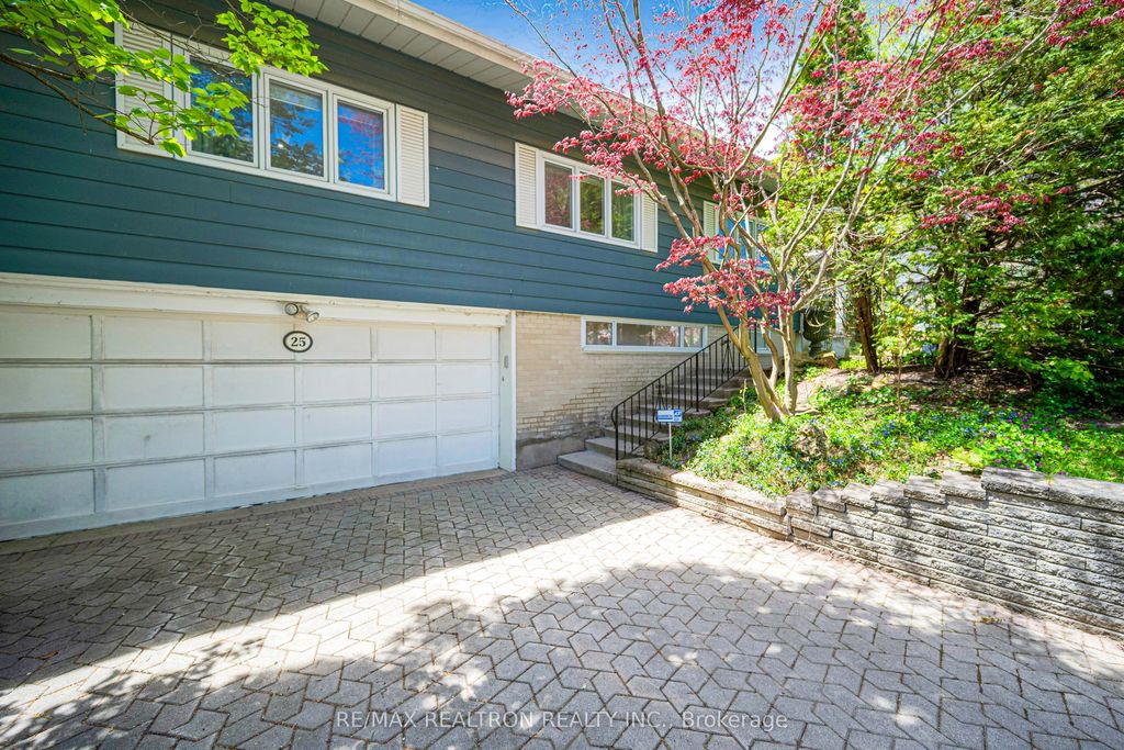 Photo of 25 Vernham Court, Toronto, ON M2L 2B3 (MLS # C13147424)