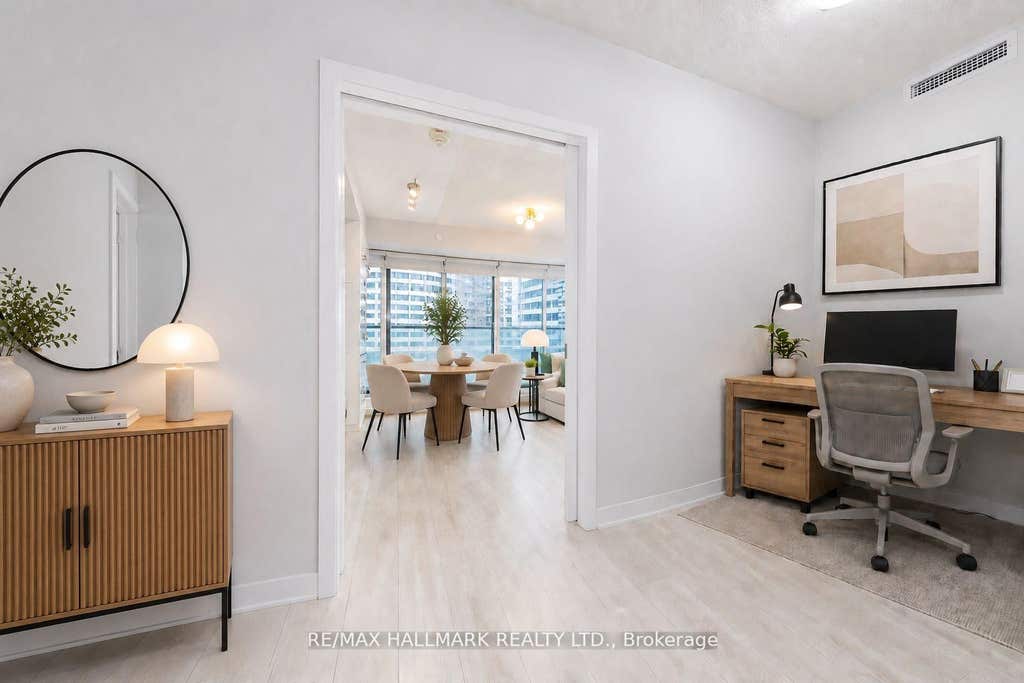 Photo of 2221 Yonge Street #2211, Toronto, ON M4S 0B8 (MLS # C13458812)