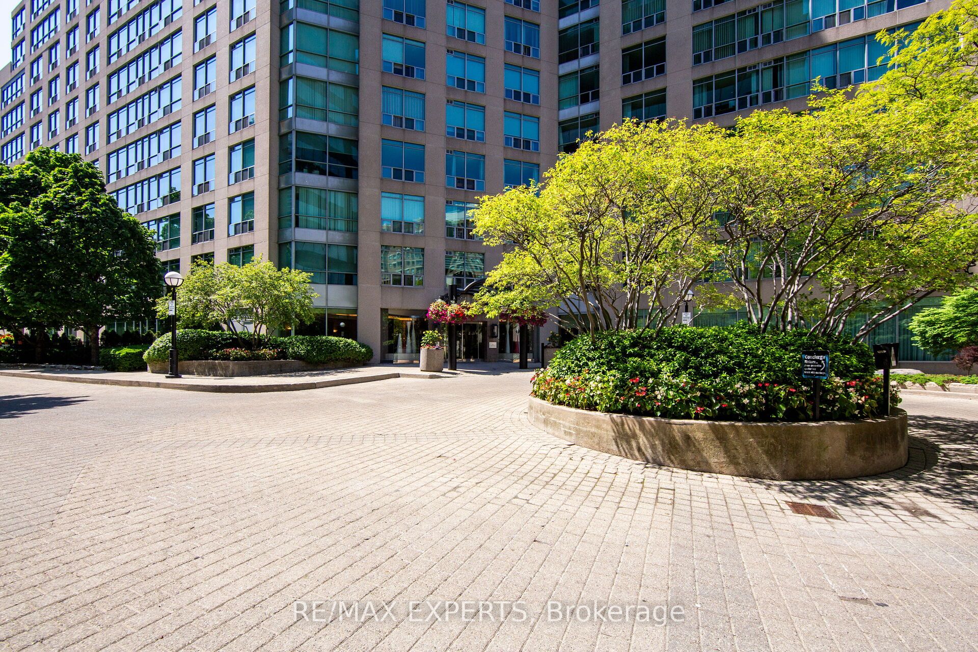 942 Yonge Street 1006