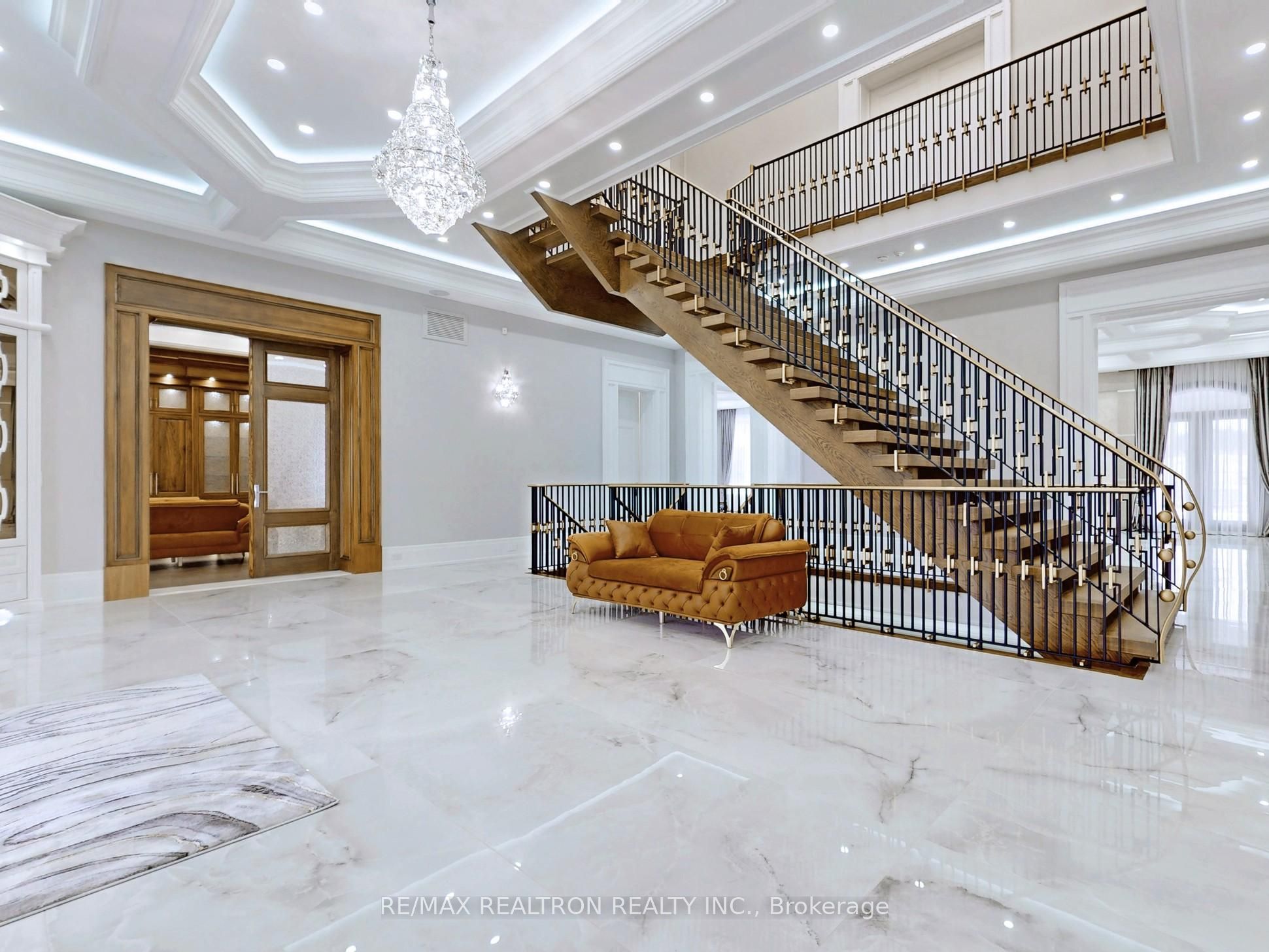 14358 Bathurst Street