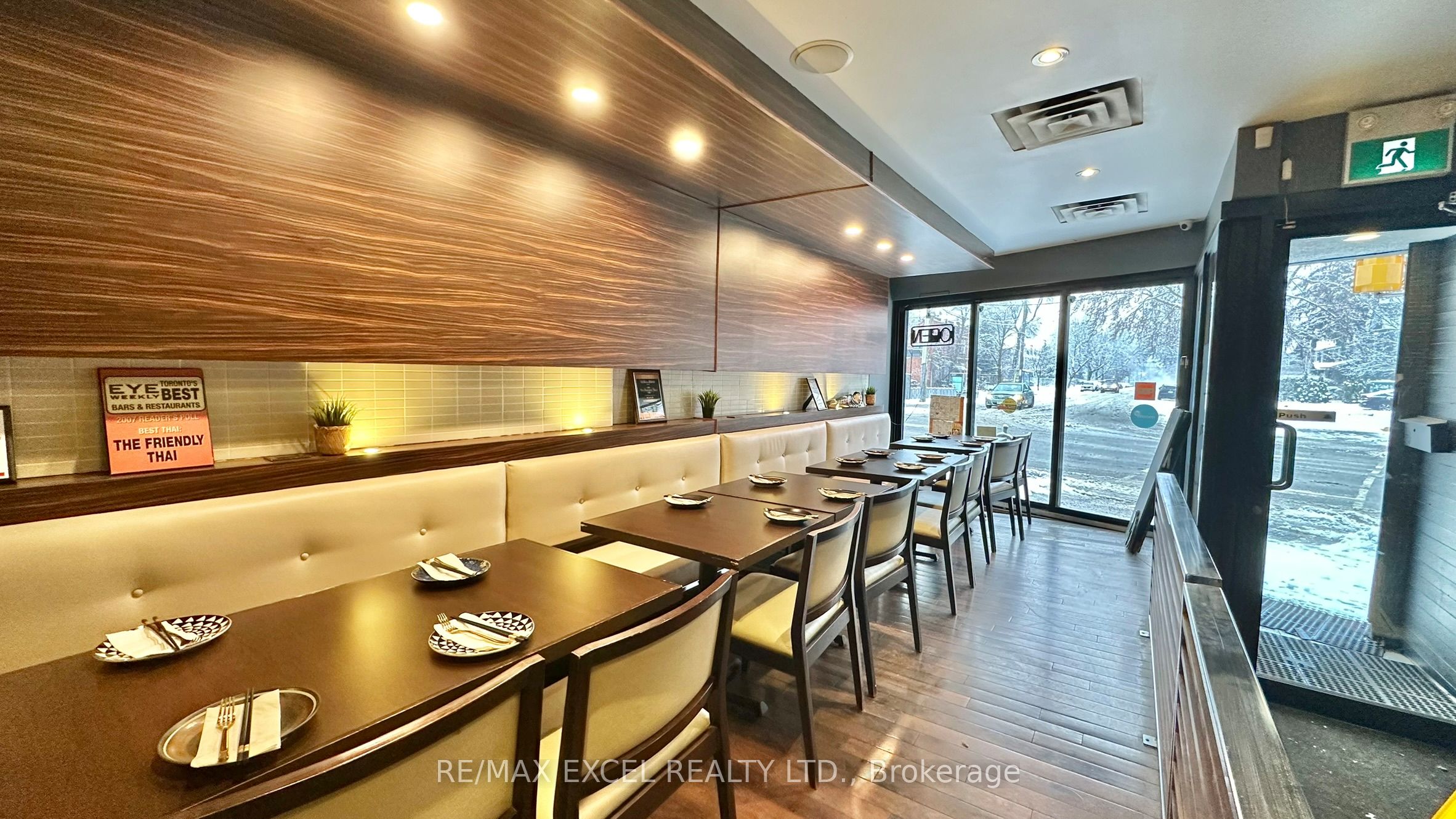 3032 Dundas Street W