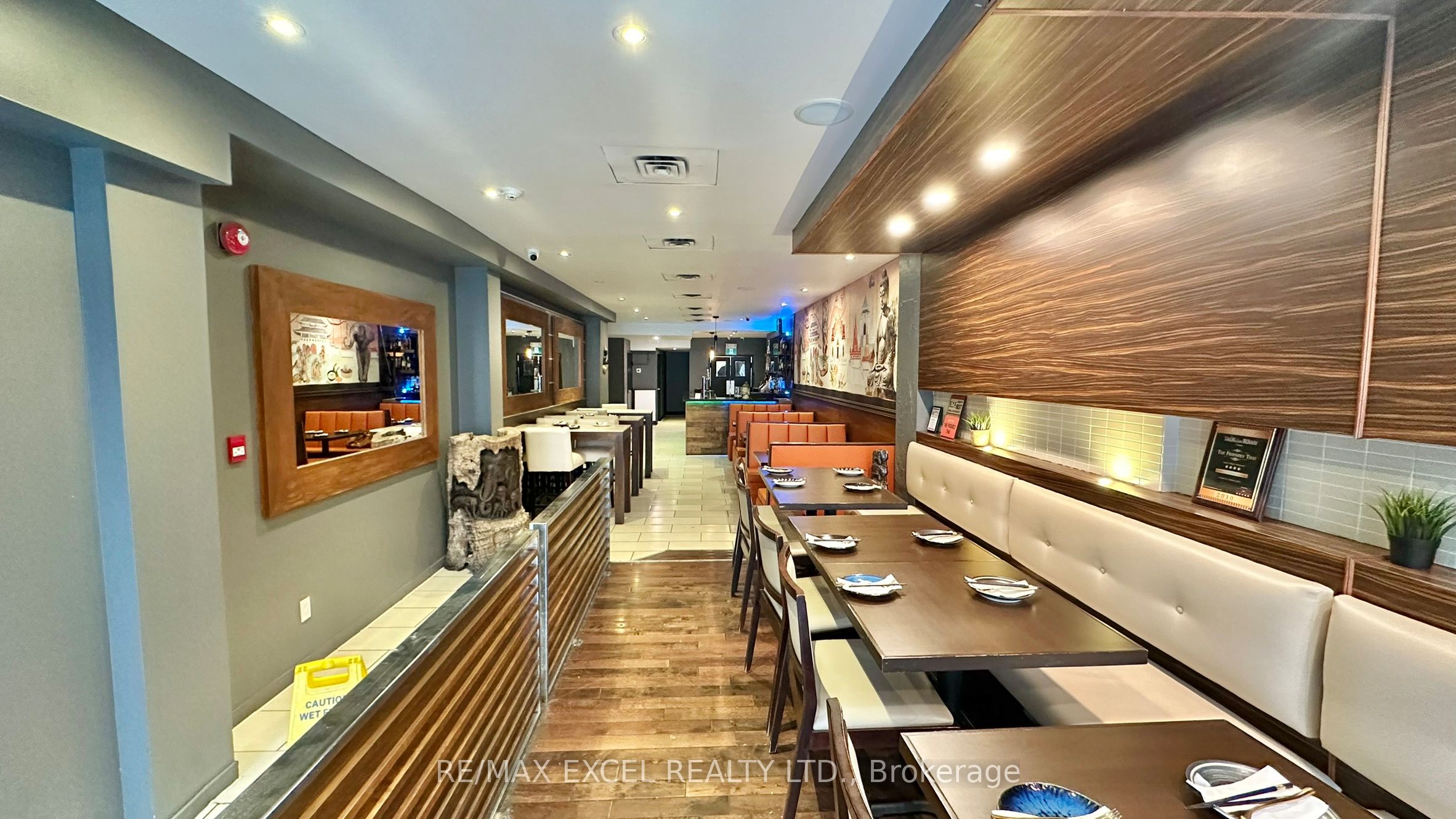 3032 Dundas Street W