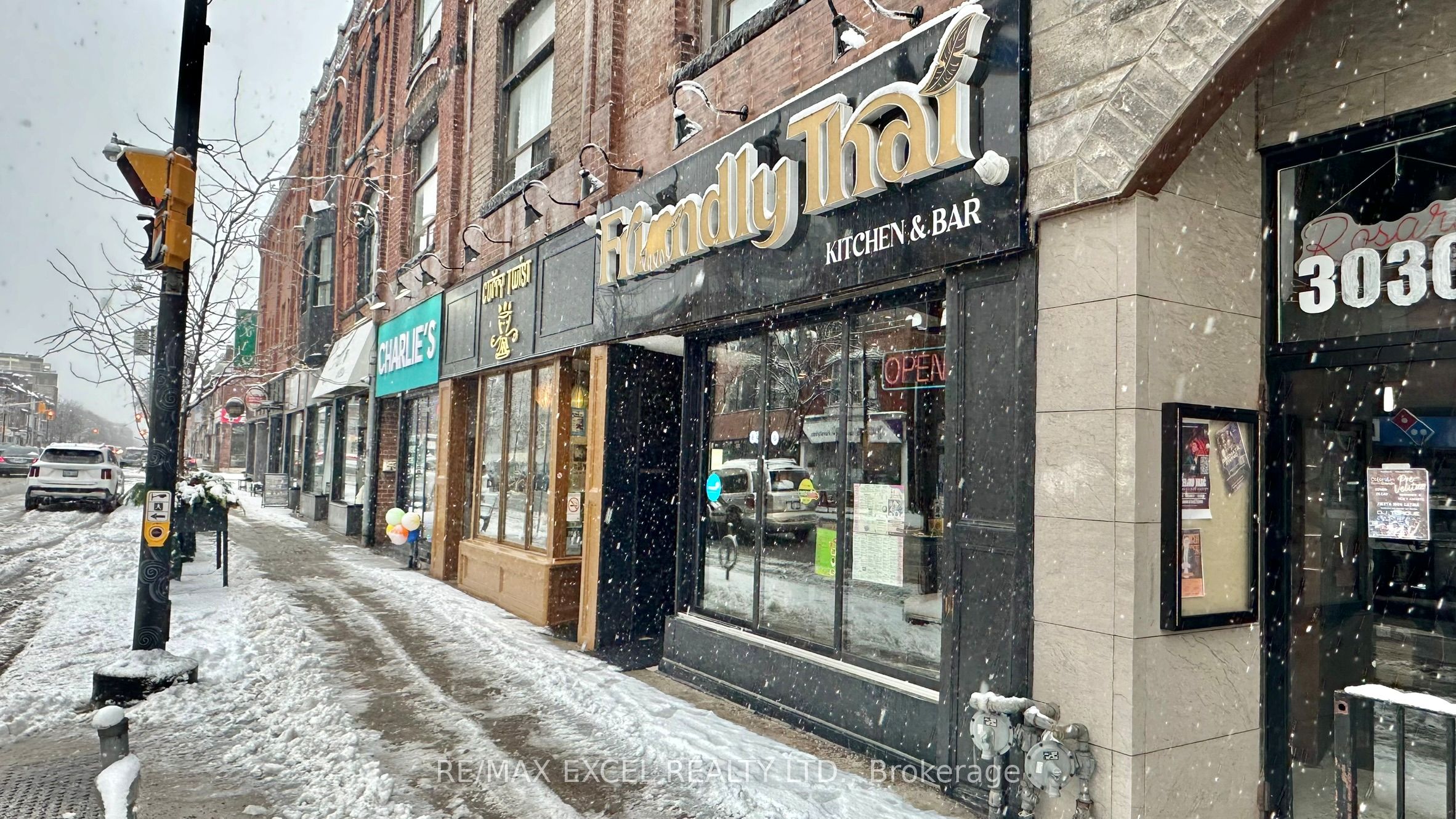 3032 Dundas Street W