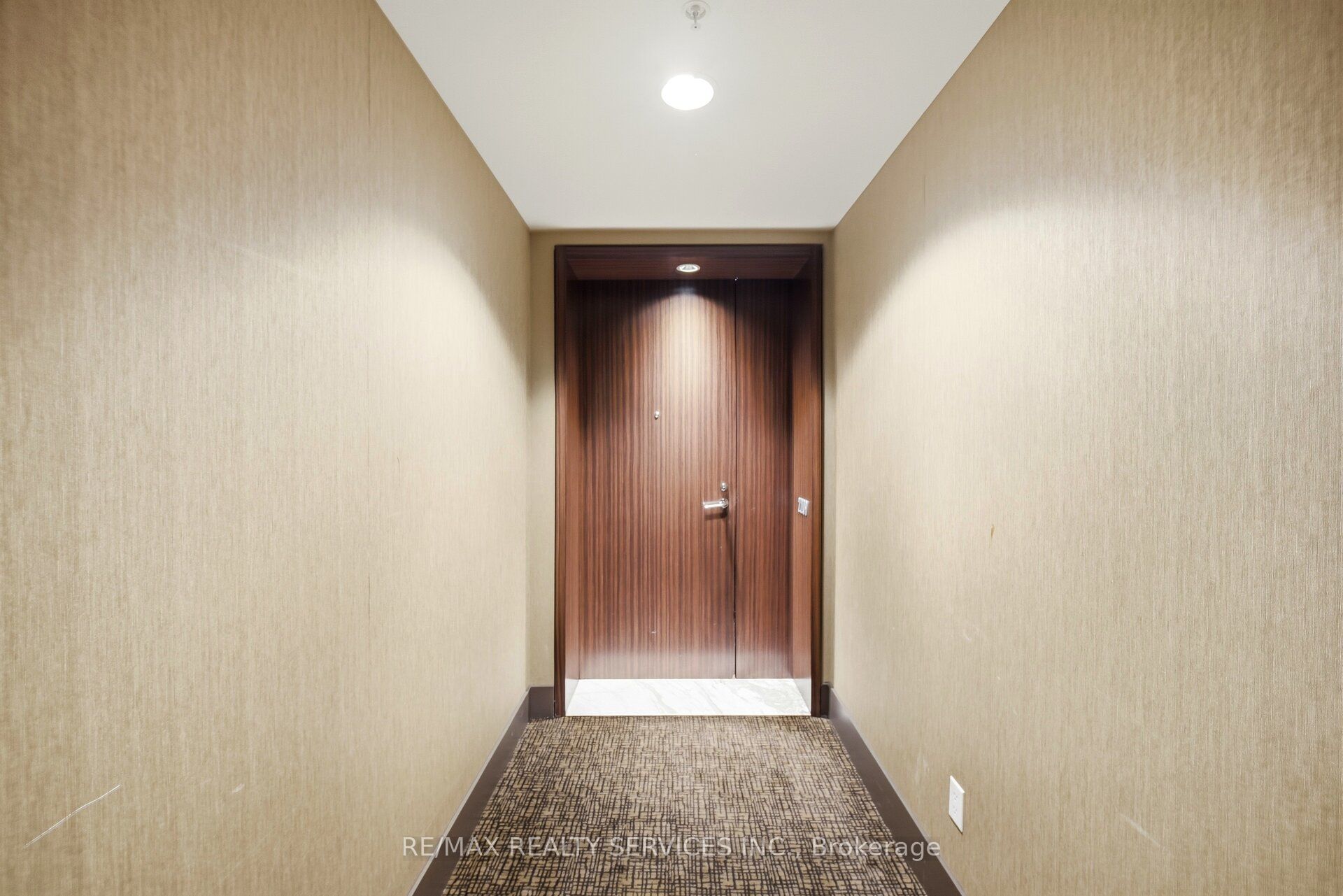 180 University Avenue 2209