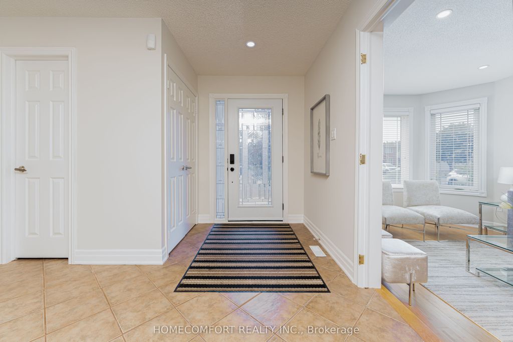 Photo of 68 GRACE Crescent, Barrie, ON L4N 9S5 (MLS # S13605212)