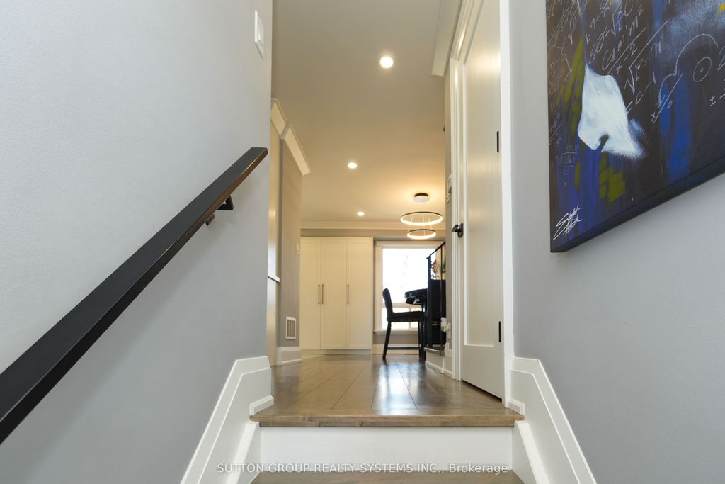 Photo of 70 Courtleigh Square, Brampton, ON L6Z 1J3 (MLS # W13038882)