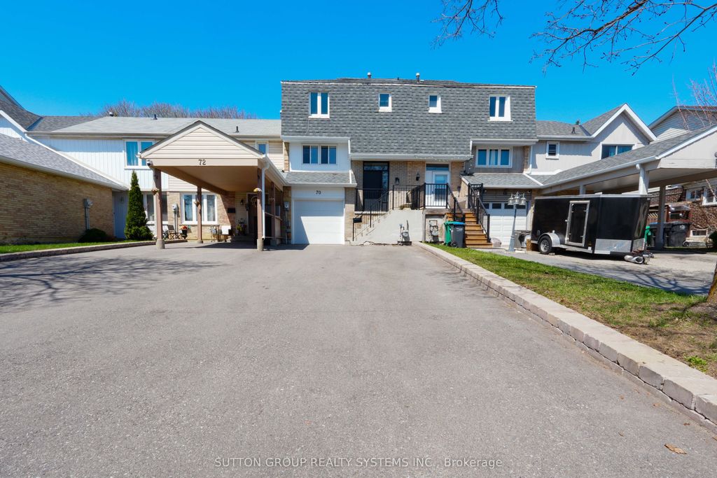 Photo of 70 Courtleigh Square, Brampton, ON L6Z 1J3 (MLS # W13038882)