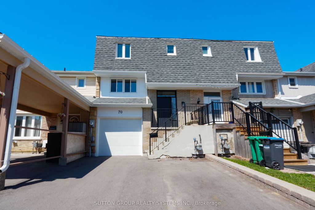 Photo of 70 Courtleigh Square, Brampton, ON L6Z 1J3 (MLS # W13038882)