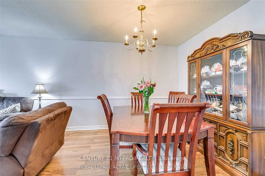 2383 Cobbinshaw Circle Upper