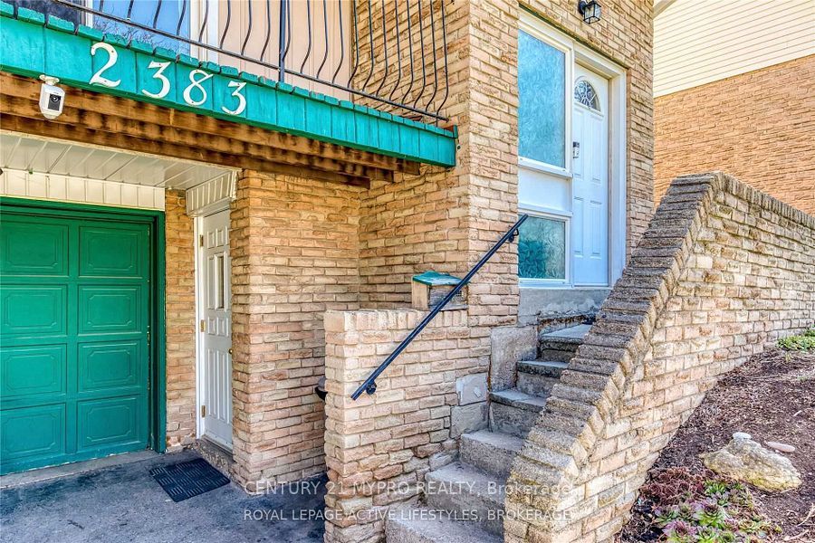 2383 Cobbinshaw Circle Upper