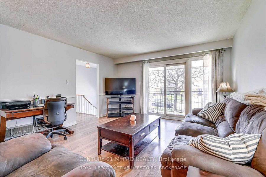 2383 Cobbinshaw Circle Upper