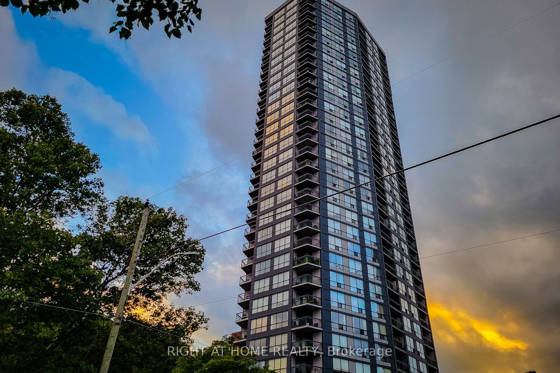 Photo 1 of 26 — 150 Charlton Avenue E 601, Hamilton, ON L8N 3X3