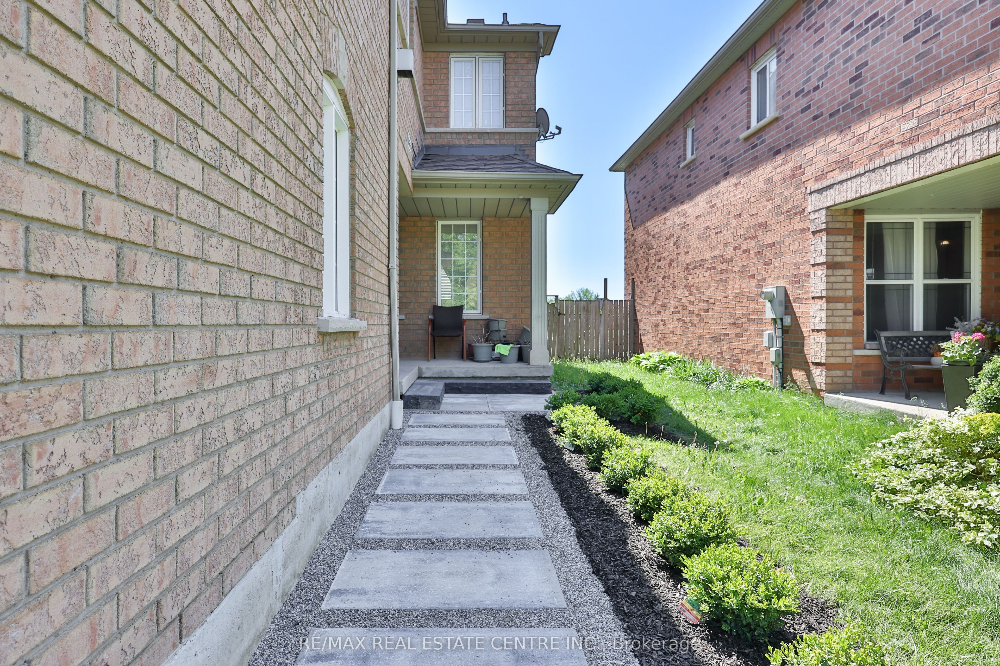 3826 forest bluff Crescent