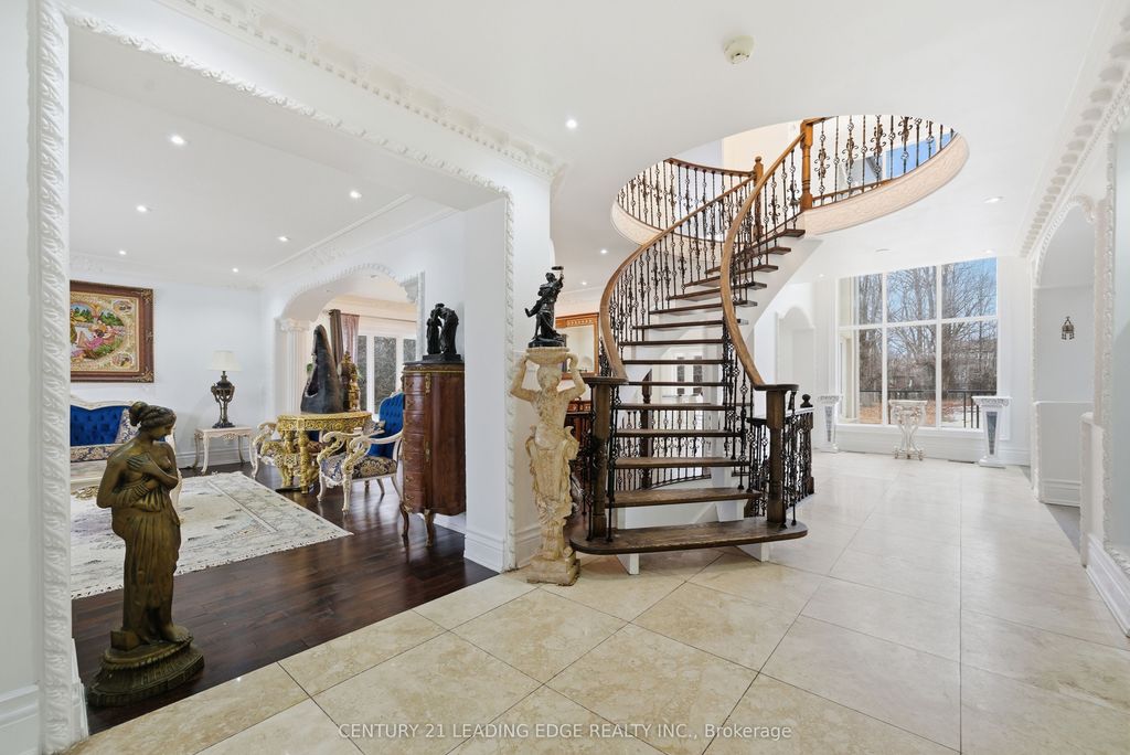 Photo of 10 Bunting Court, Pickering, ON L1T 3S5 (MLS # E12700278)