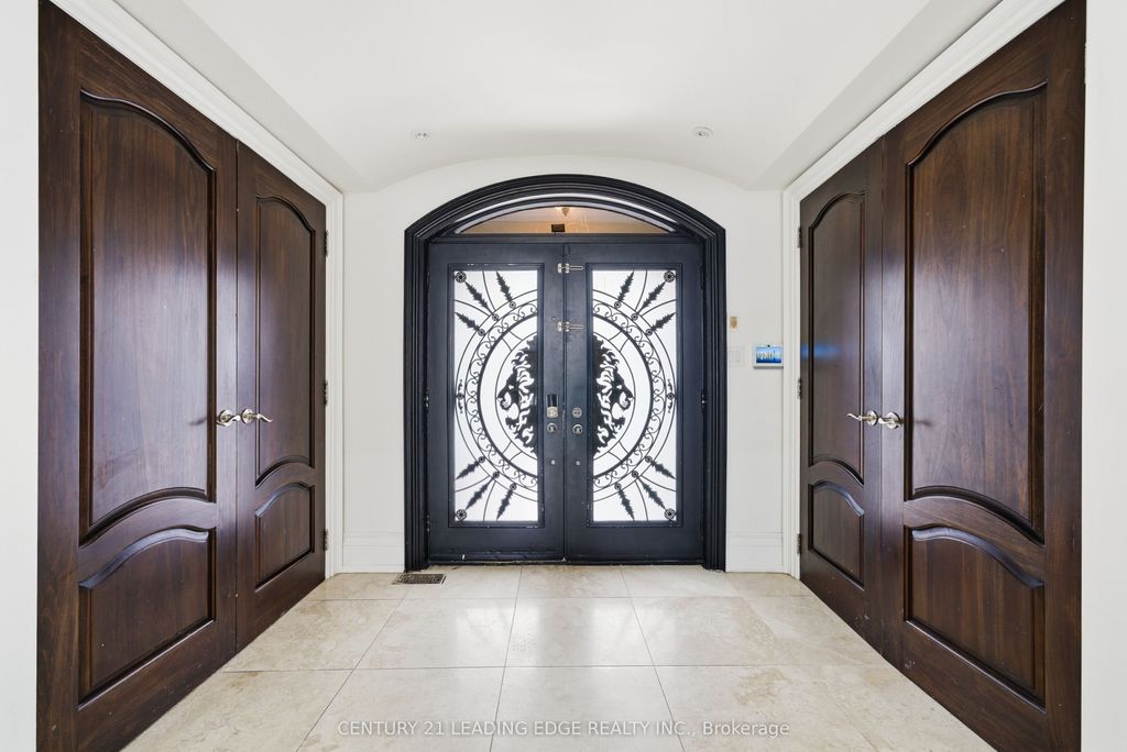 Photo of 10 Bunting Court, Pickering, ON L1T 3S5 (MLS # E12700278)