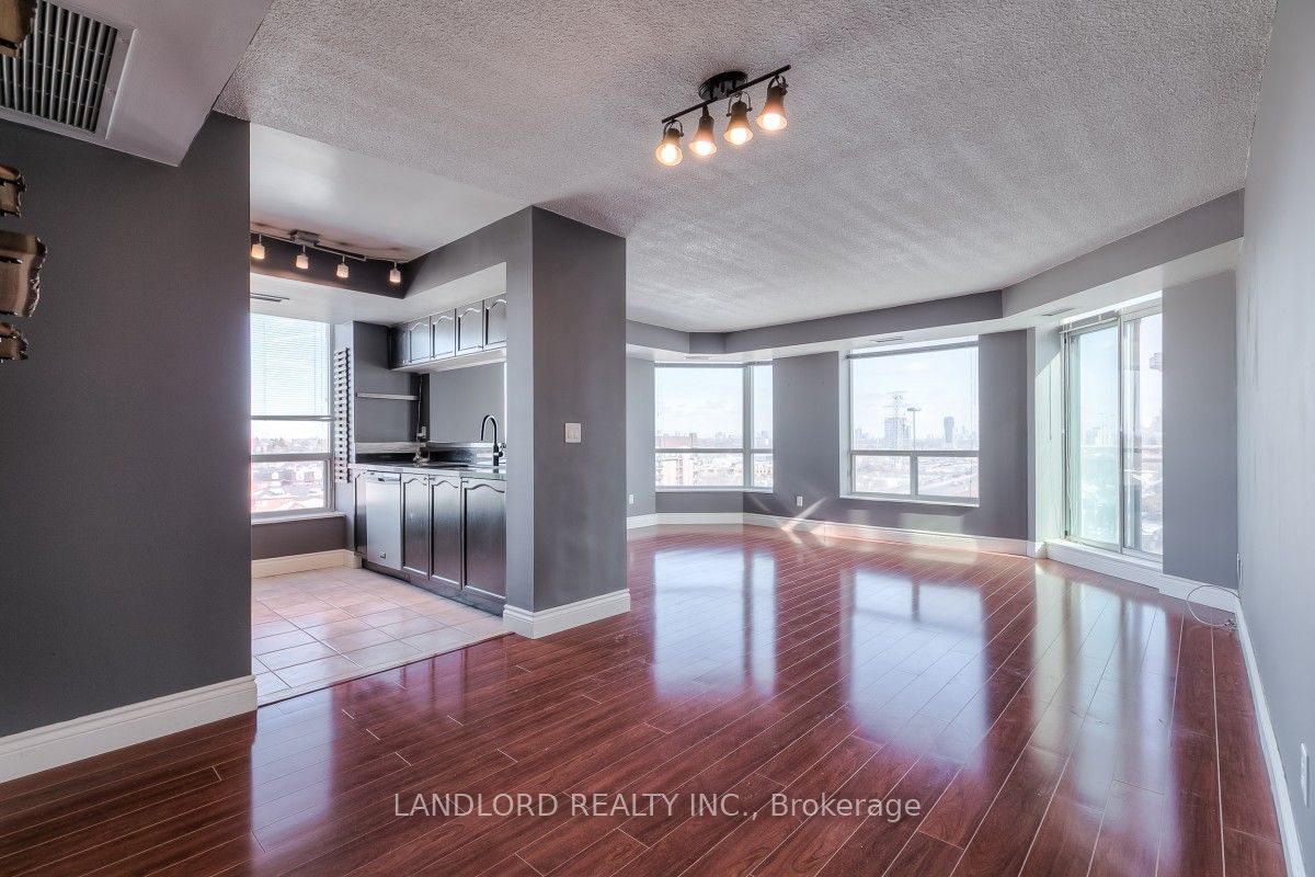 190 Manitoba Street 1004