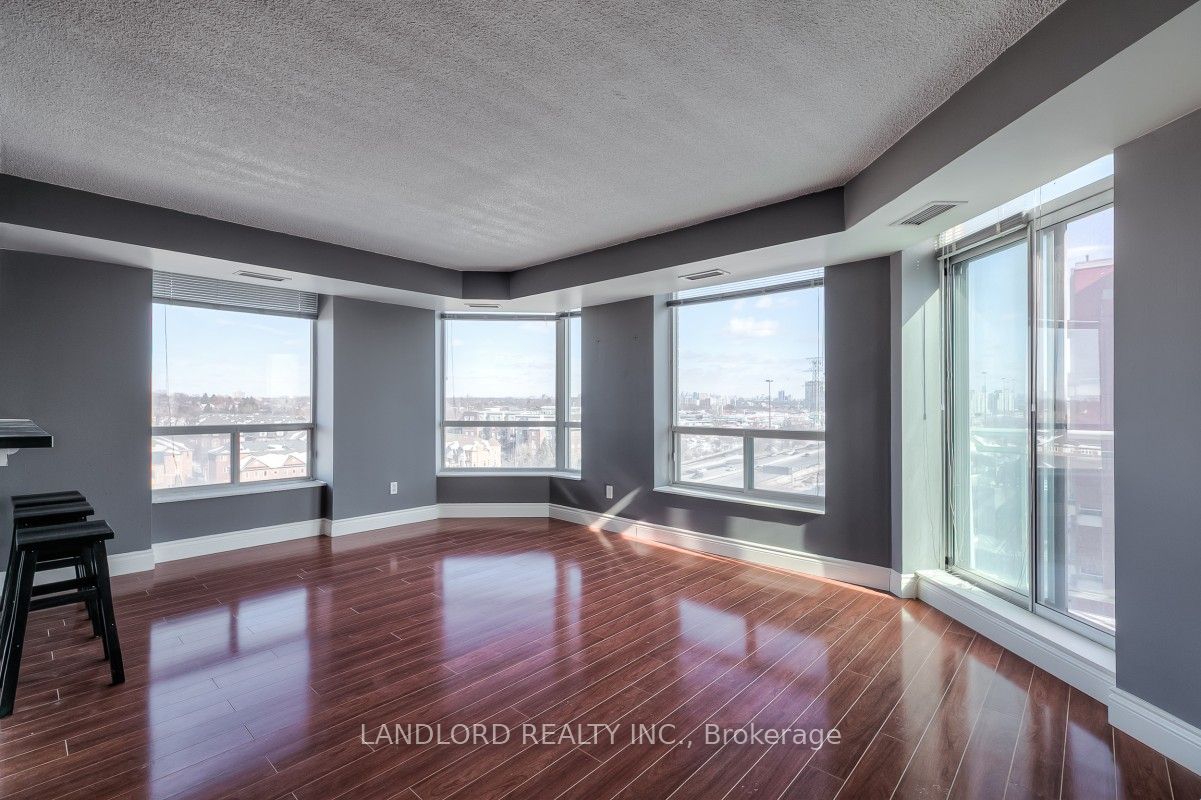 190 Manitoba Street 1004