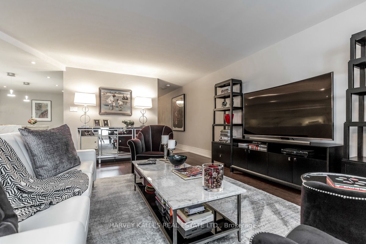 110 Bloor Street W 1309