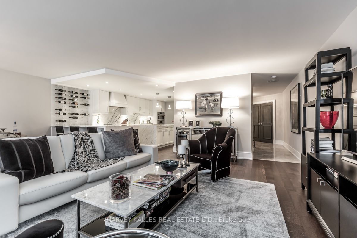 110 Bloor Street W 1309