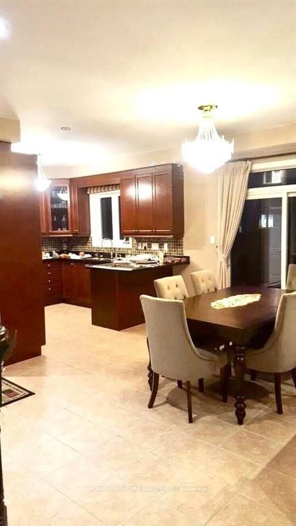 135 Stonechurch Crescent