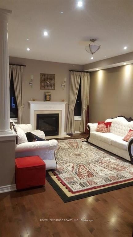 135 Stonechurch Crescent