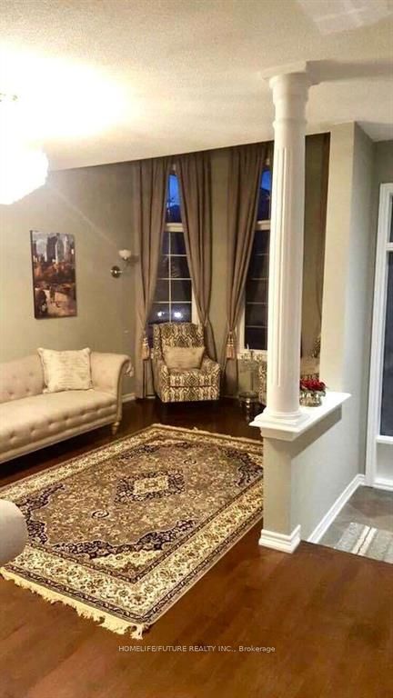 135 Stonechurch Crescent