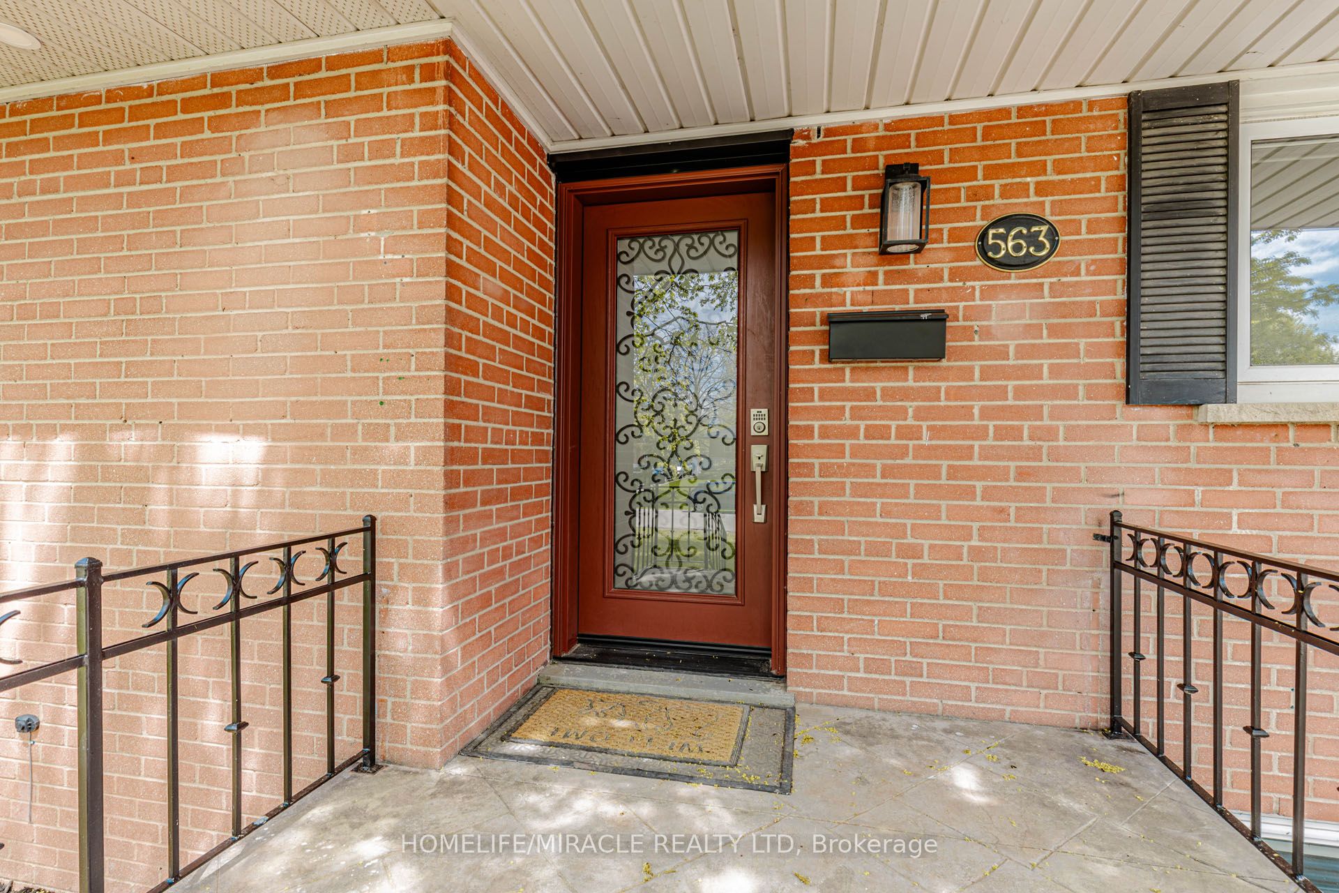 563 Taplow Crescent