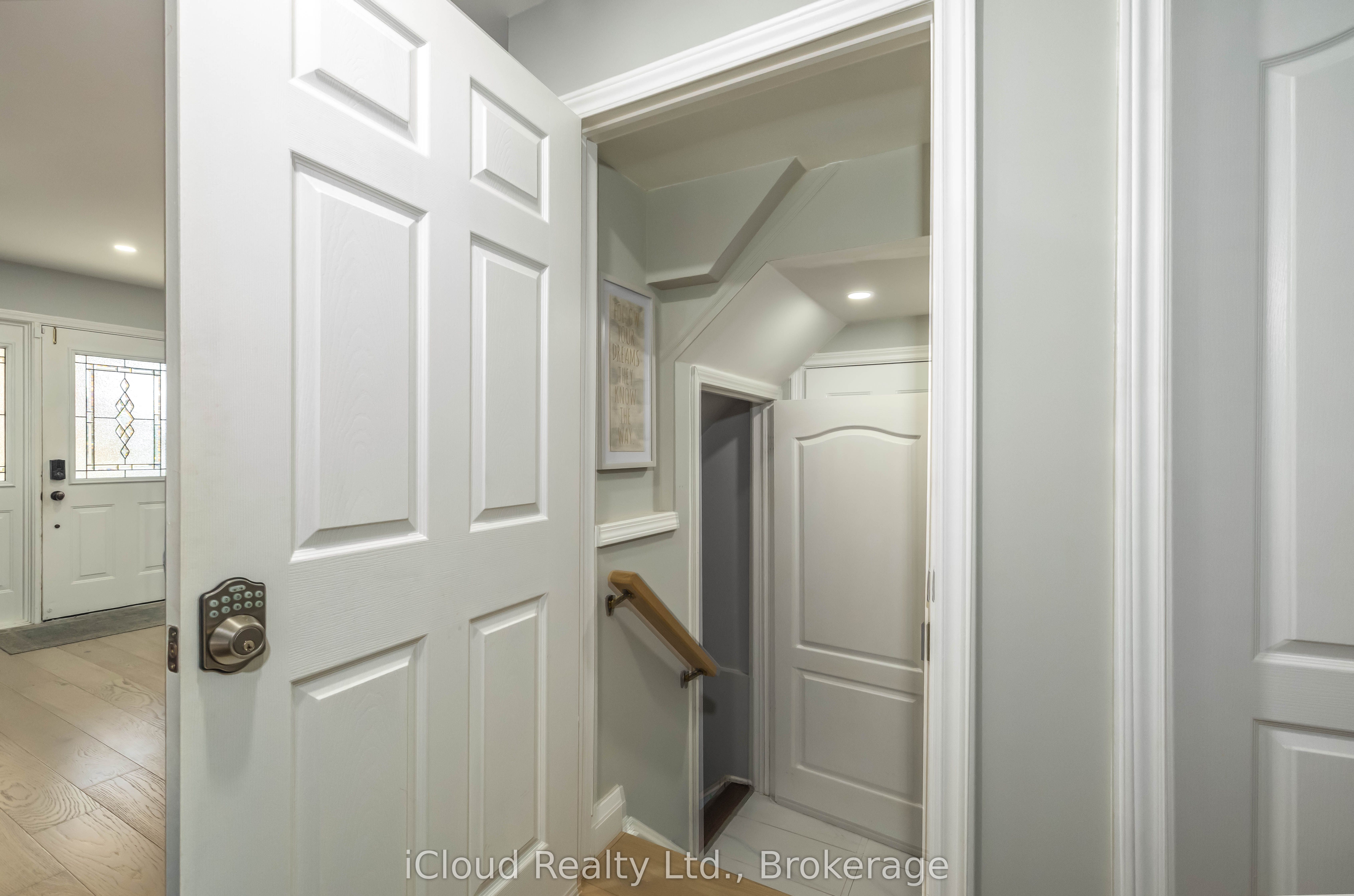 2362 Proudfoot Trail Bsmt