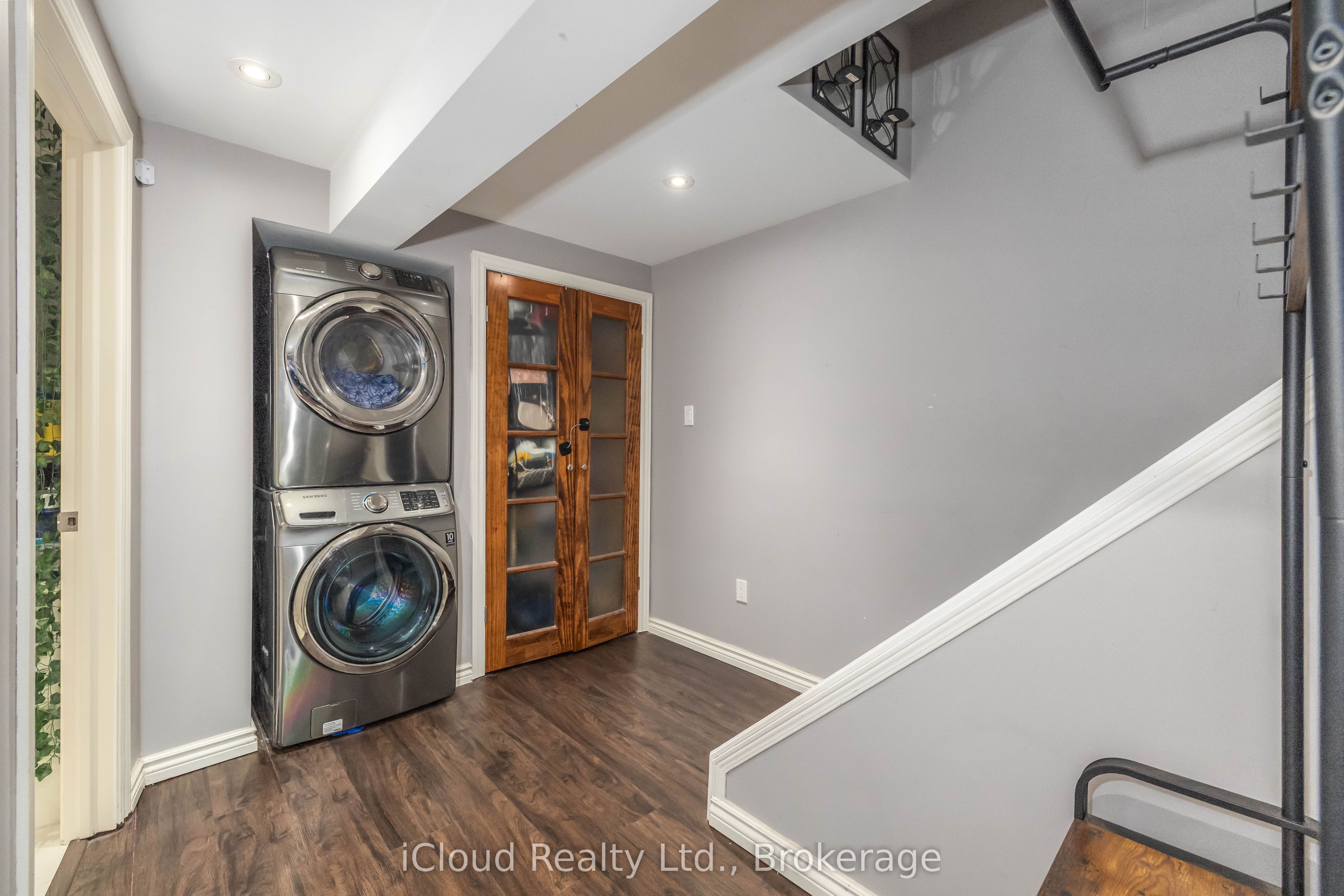 2362 Proudfoot Trail Bsmt