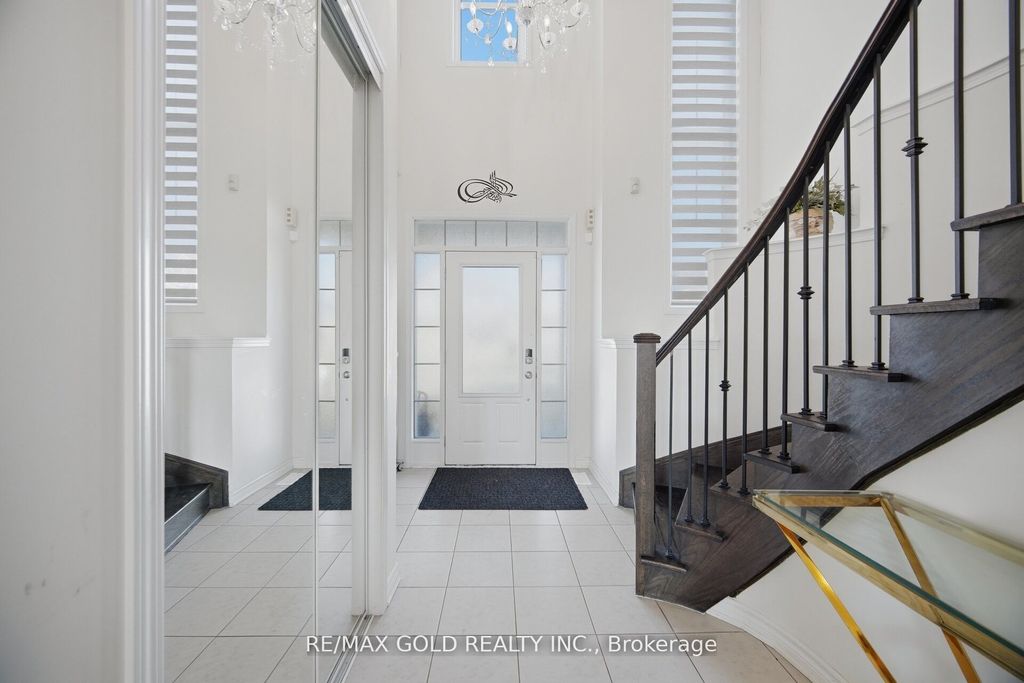 Photo of 38 Leadenhall Road, Brampton, ON L7A 4G3 (MLS # W13038330)