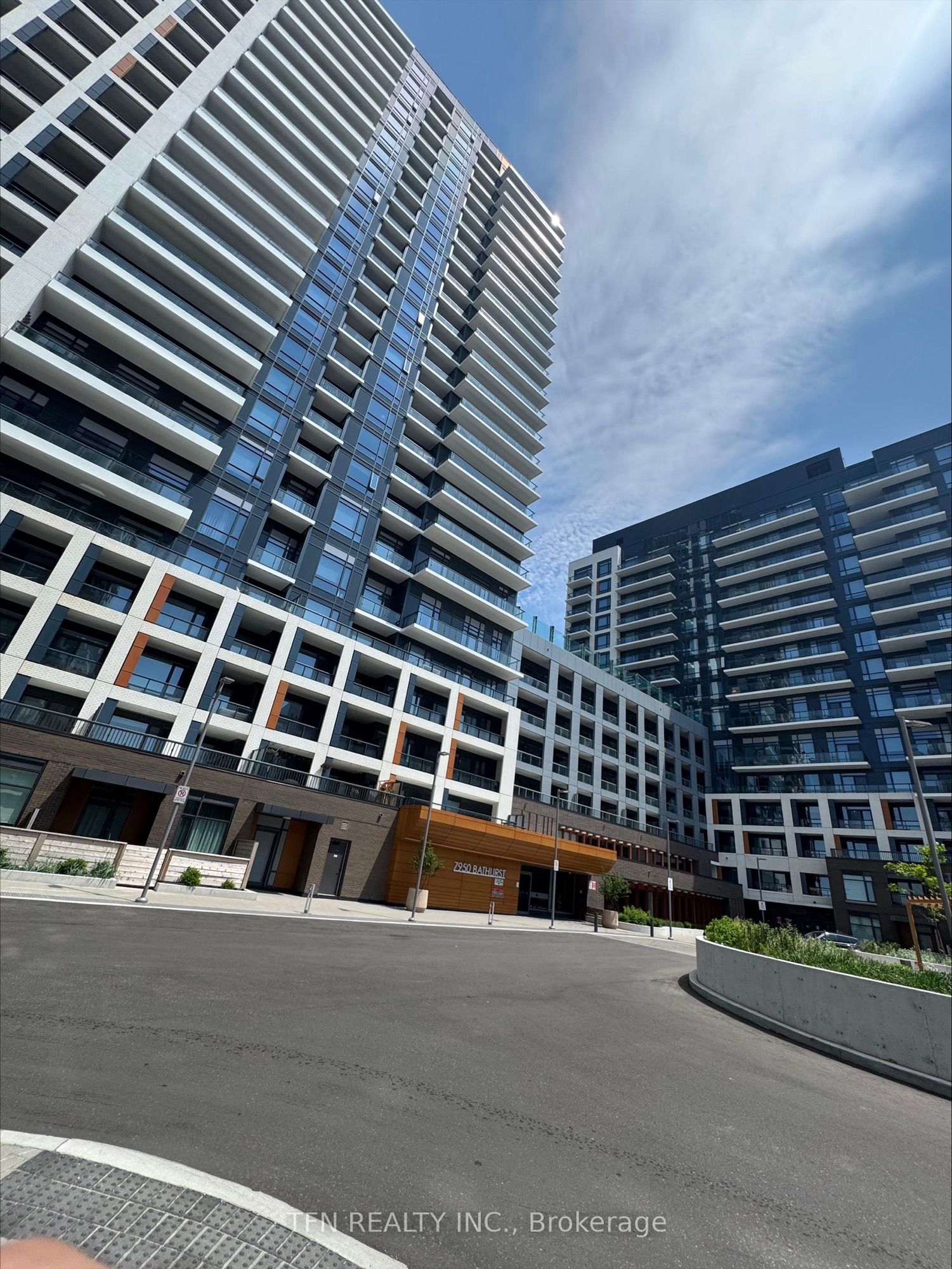 7950 Bathurst Street 1417