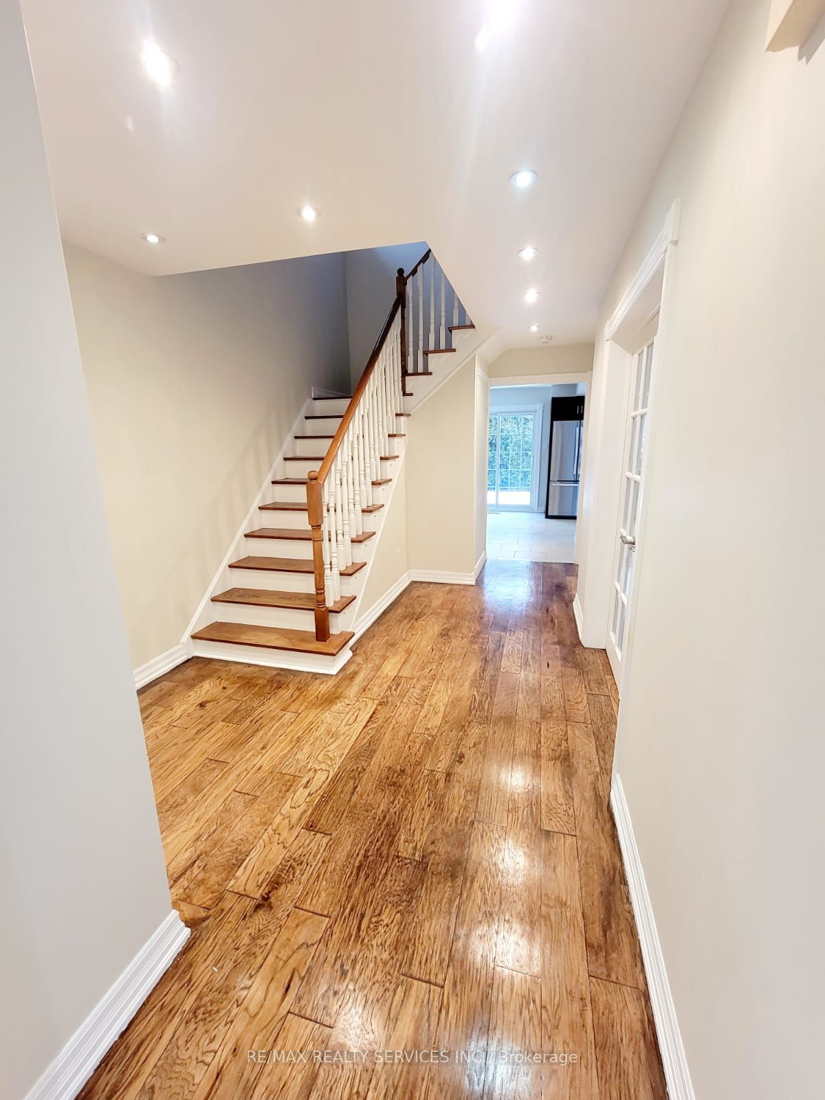 15 Chipmunk Crescent Upper Portion