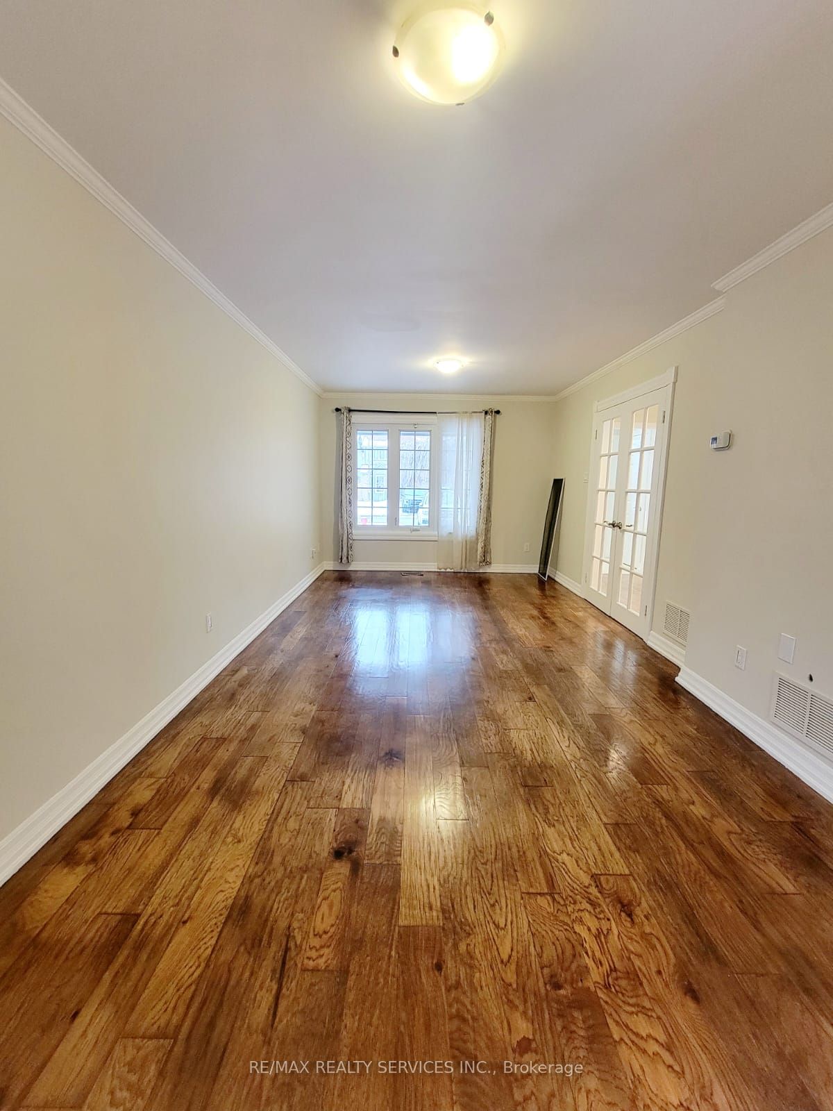 15 Chipmunk Crescent Upper Portion