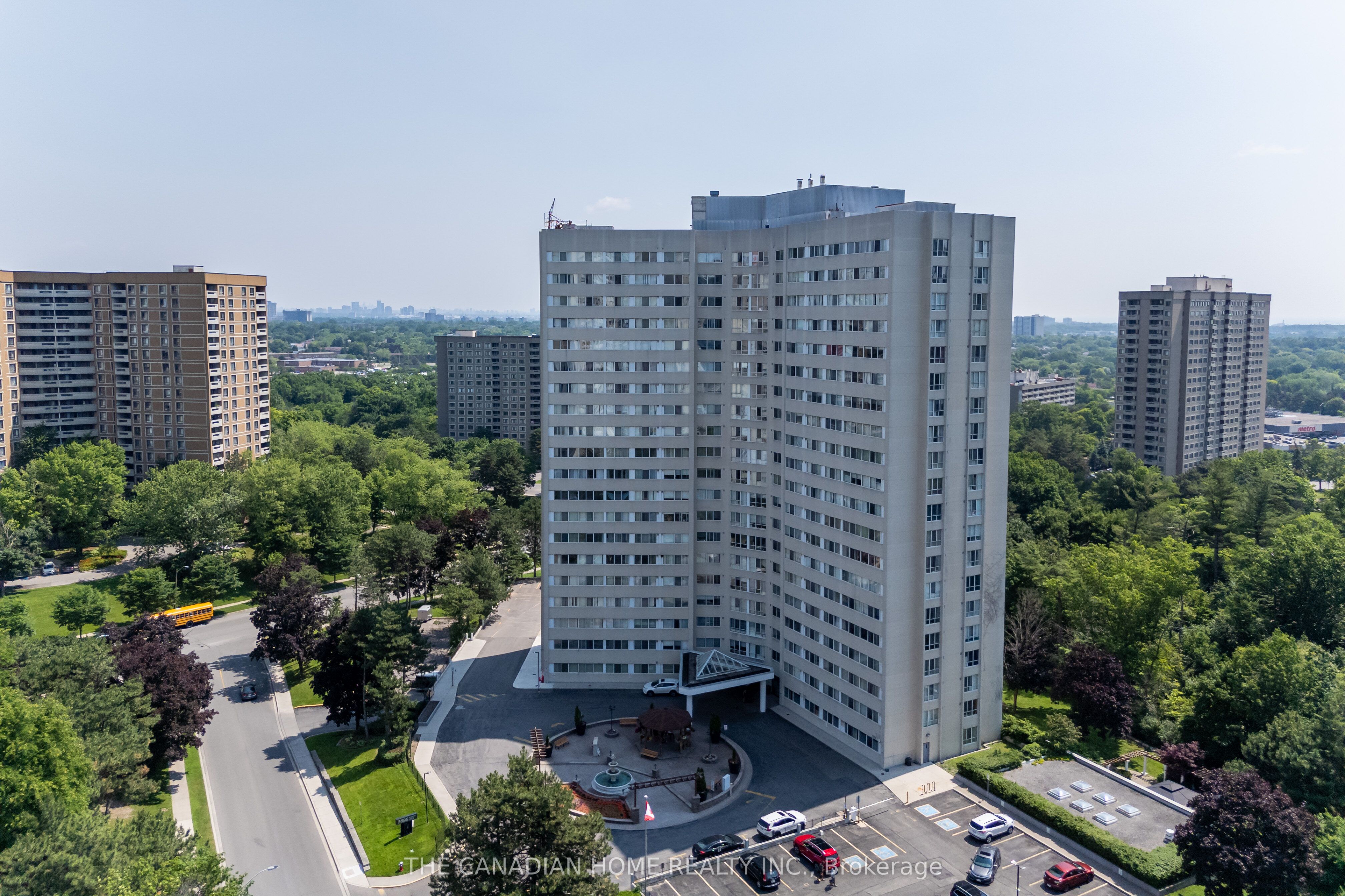 3695 Kaneff Crescent 607