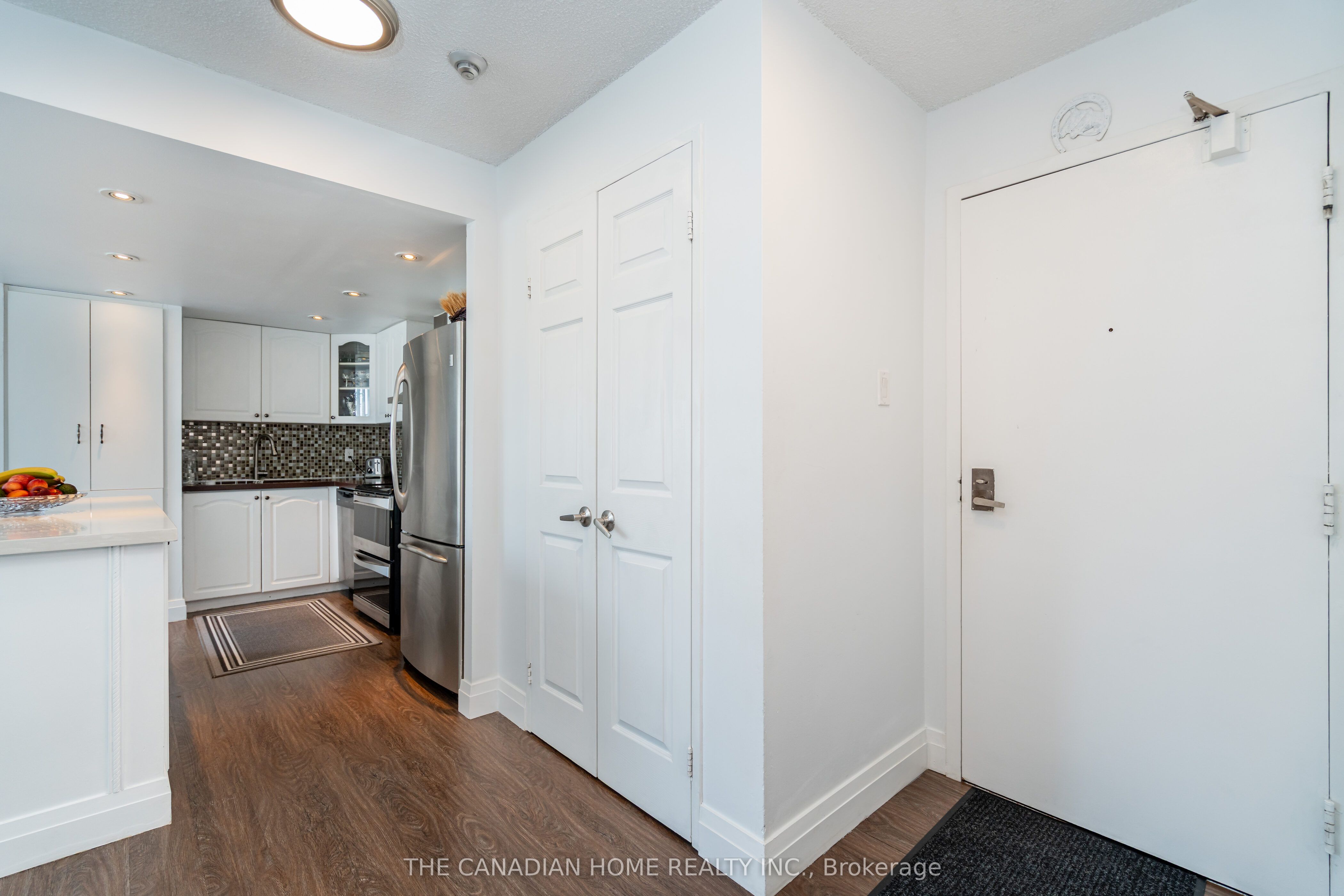 3695 Kaneff Crescent 607