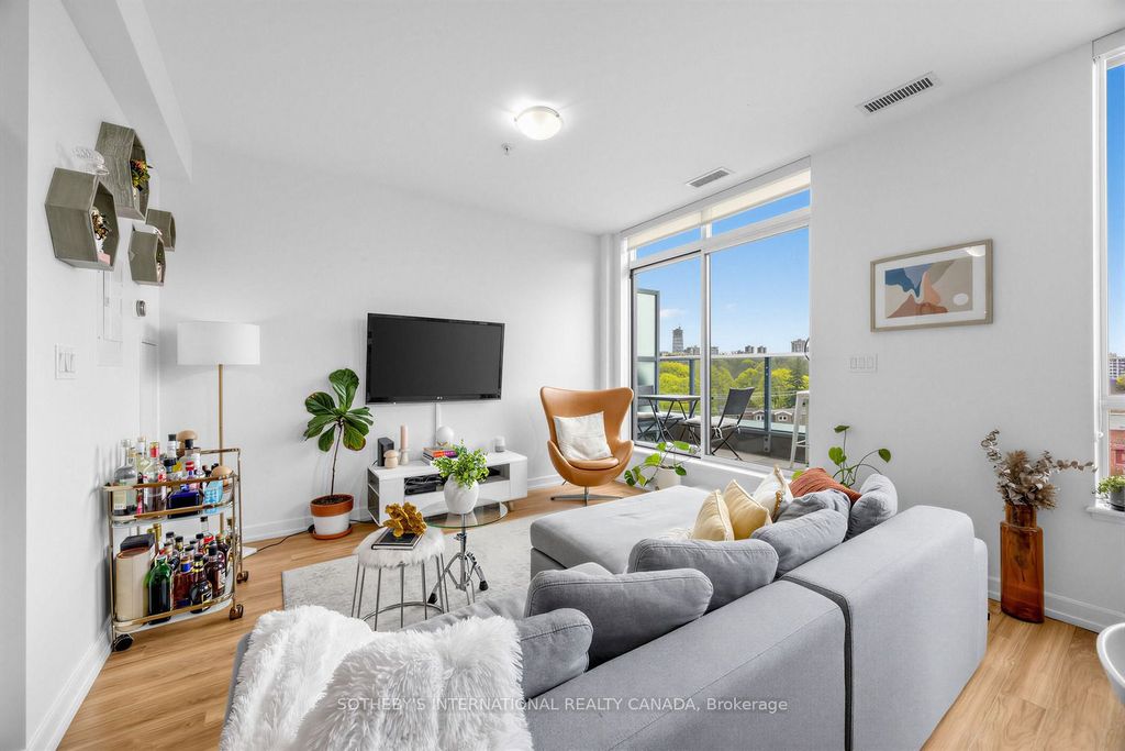 Photo of 377 Madison Avenue #714, Toronto, ON M4V 2W7 (MLS # C13115434)