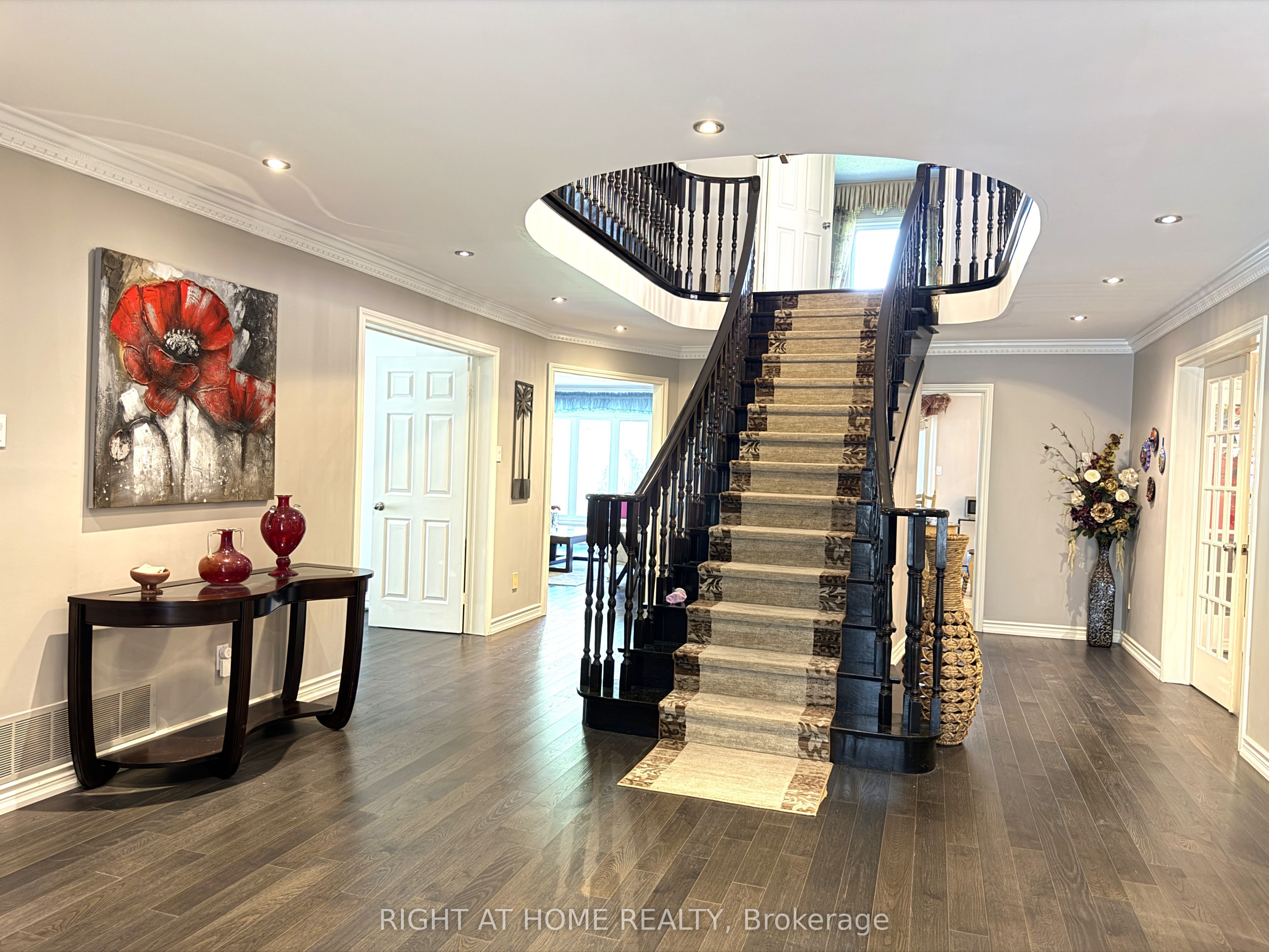 6 Cowles Court