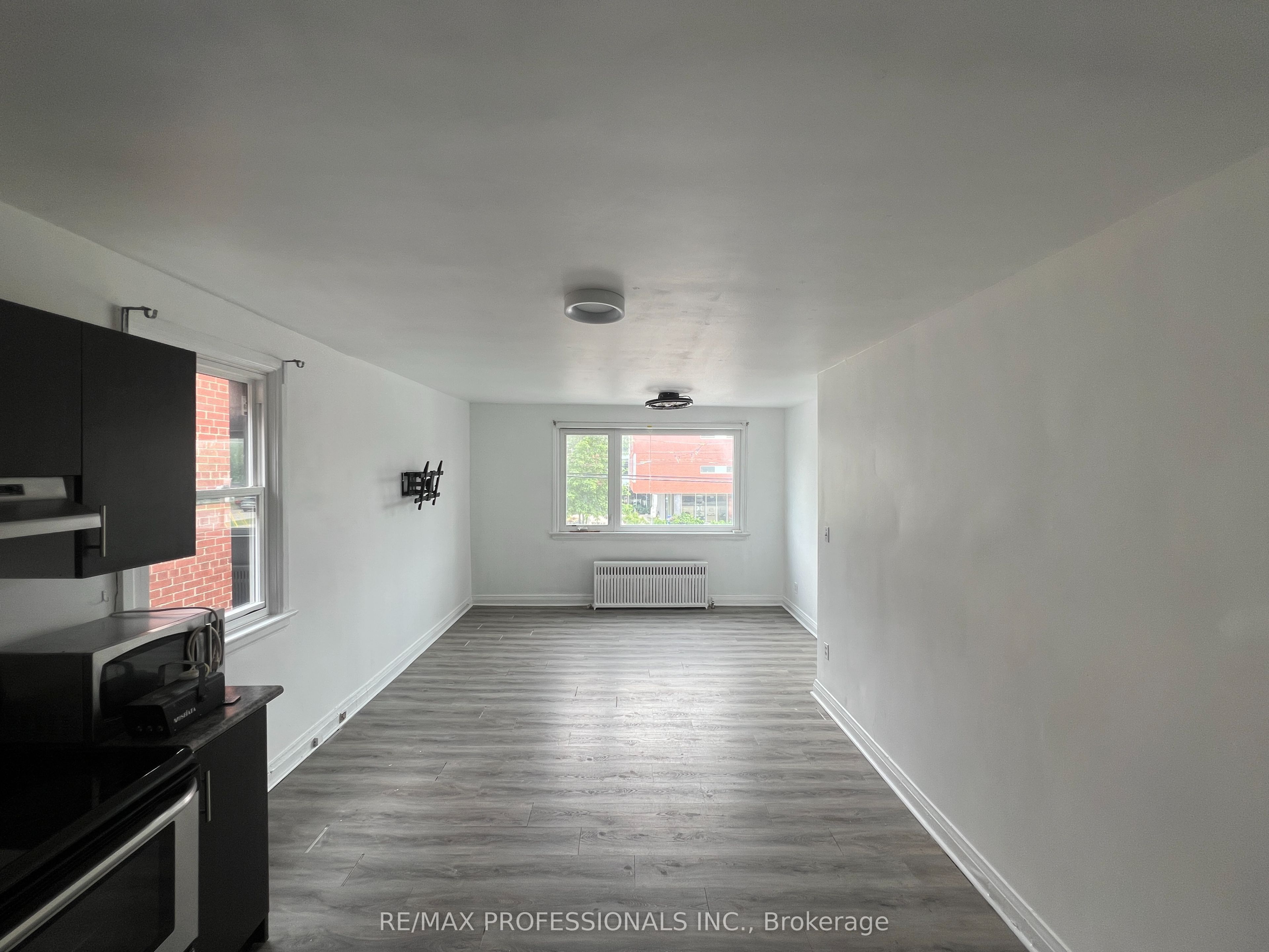 Photo 1 of 16 — 3210 Lake Shore Boulevard W 2, Toronto, ON M8V 1L9