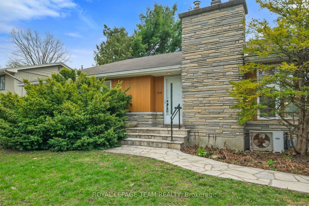 Photo of 1358 Dowler Avenue, Alta Vista and Area, ON K1H 7S1 (MLS # X13086796)