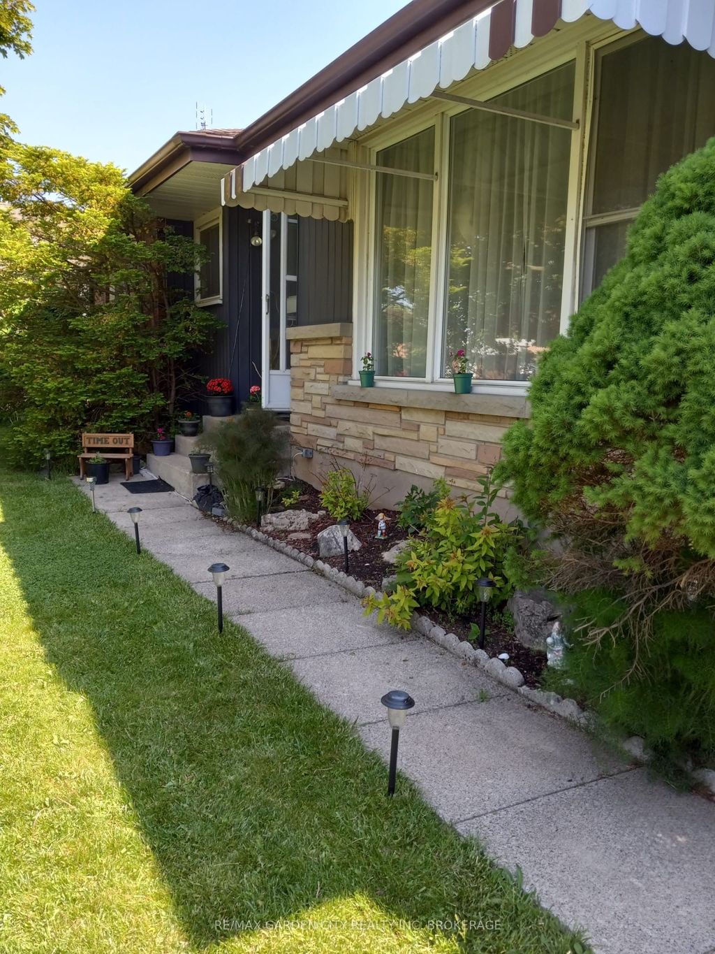 Photo of 3664 Arlington Avenue, Niagara Falls, ON L2J 2X2 (MLS # X12597600)