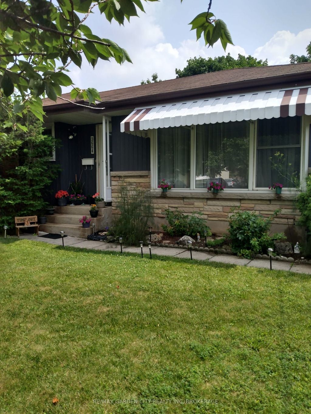 Photo of 3664 Arlington Avenue, Niagara Falls, ON L2J 2X2 (MLS # X12597600)